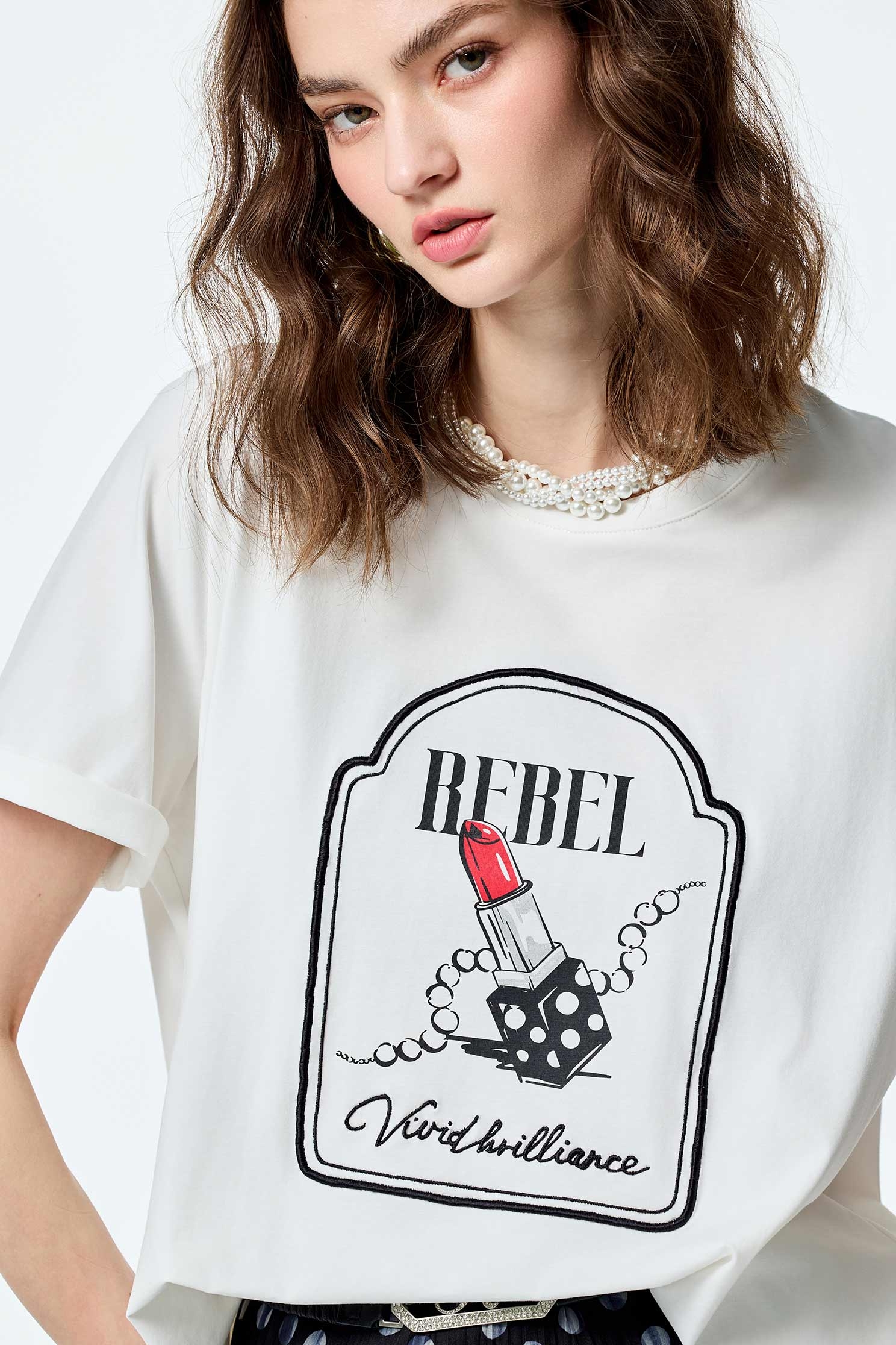 點點口紅印花寬鬆T點點口紅印花寬鬆T,T-Shirt,上衣,春夏穿搭,白色上衣