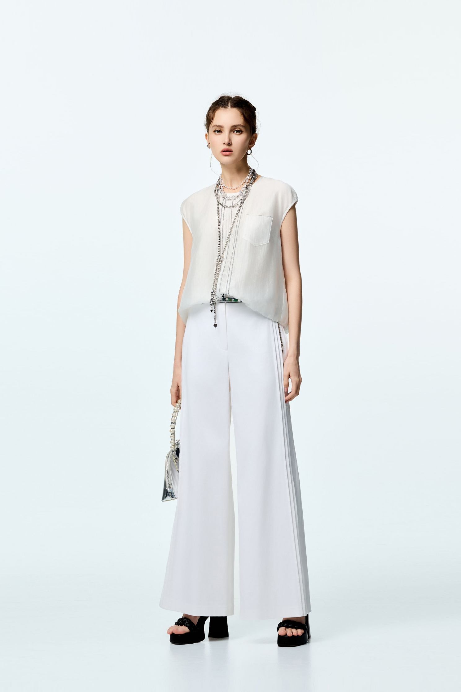 跳色裝飾門襟上衣跳色裝飾門襟上衣,上衣,刺繡,春夏穿搭,無袖上衣,背心,輕奢度假,輕奢渡假