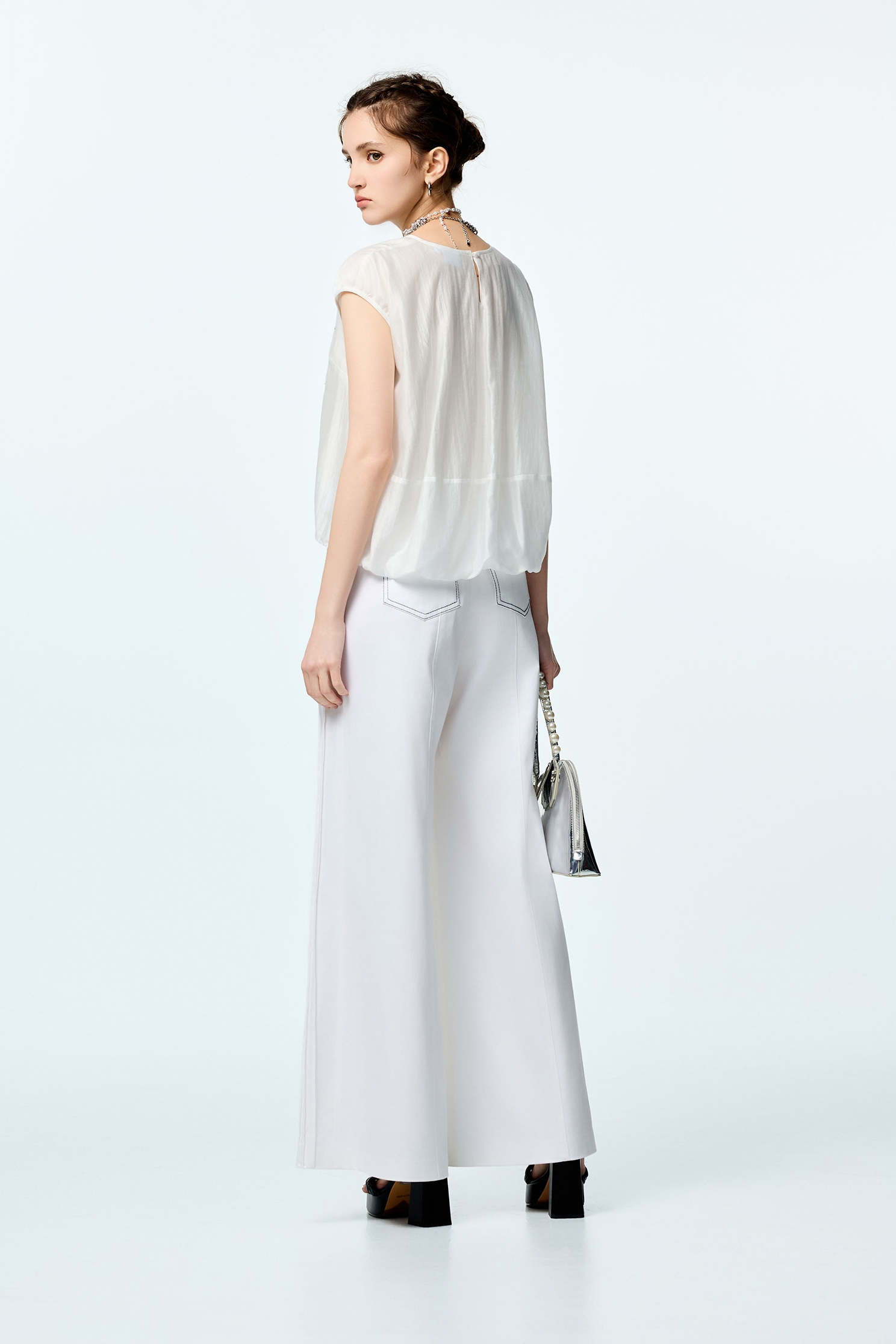 跳色裝飾門襟上衣跳色裝飾門襟上衣,上衣,刺繡,春夏穿搭,無袖上衣,背心,輕奢度假,輕奢渡假