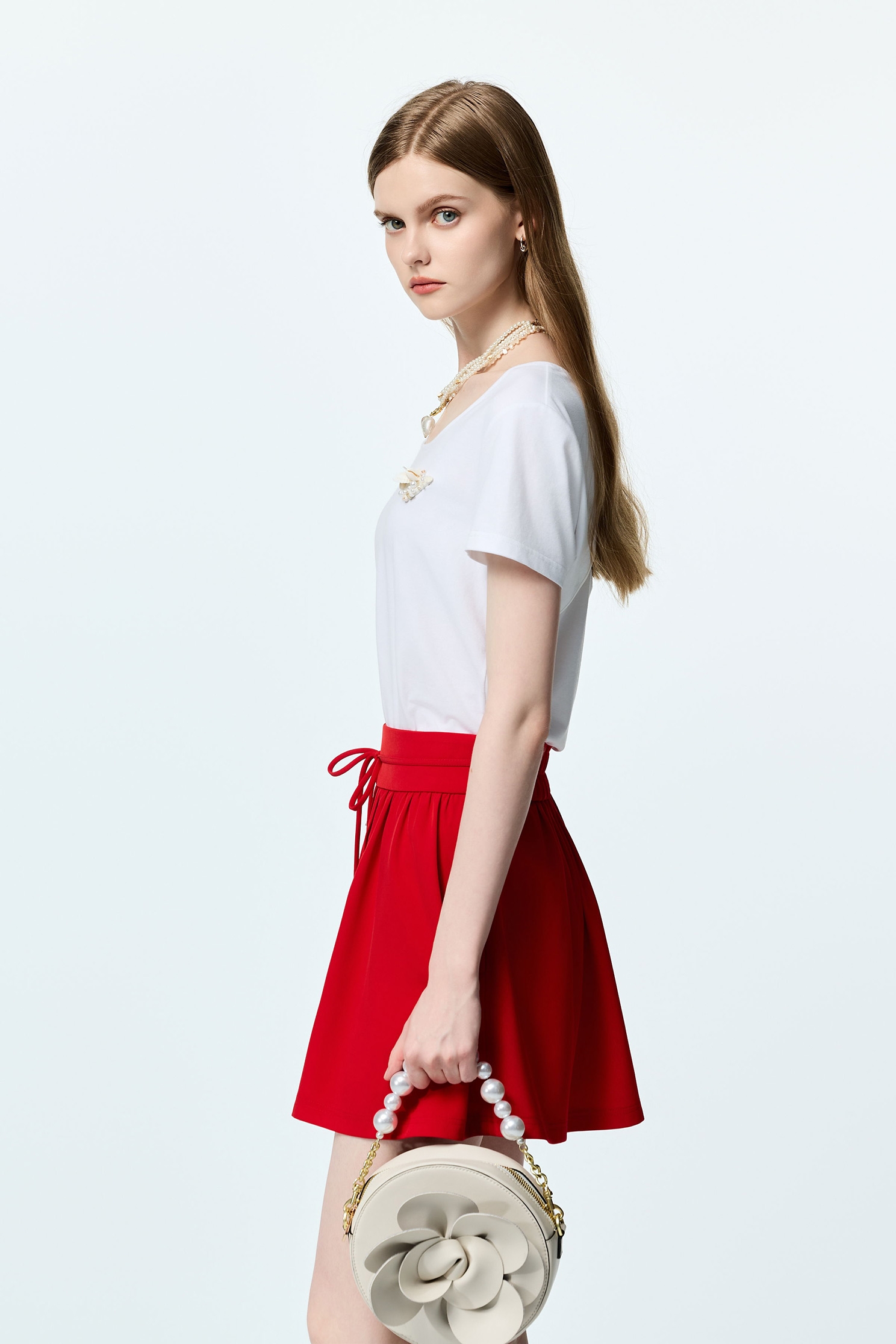 簍空洞造型背T恤上衣簍空洞造型背T恤上衣,T恤,上衣,春夏穿搭,約會特輯,純棉,輕奢度假,輕奢渡假