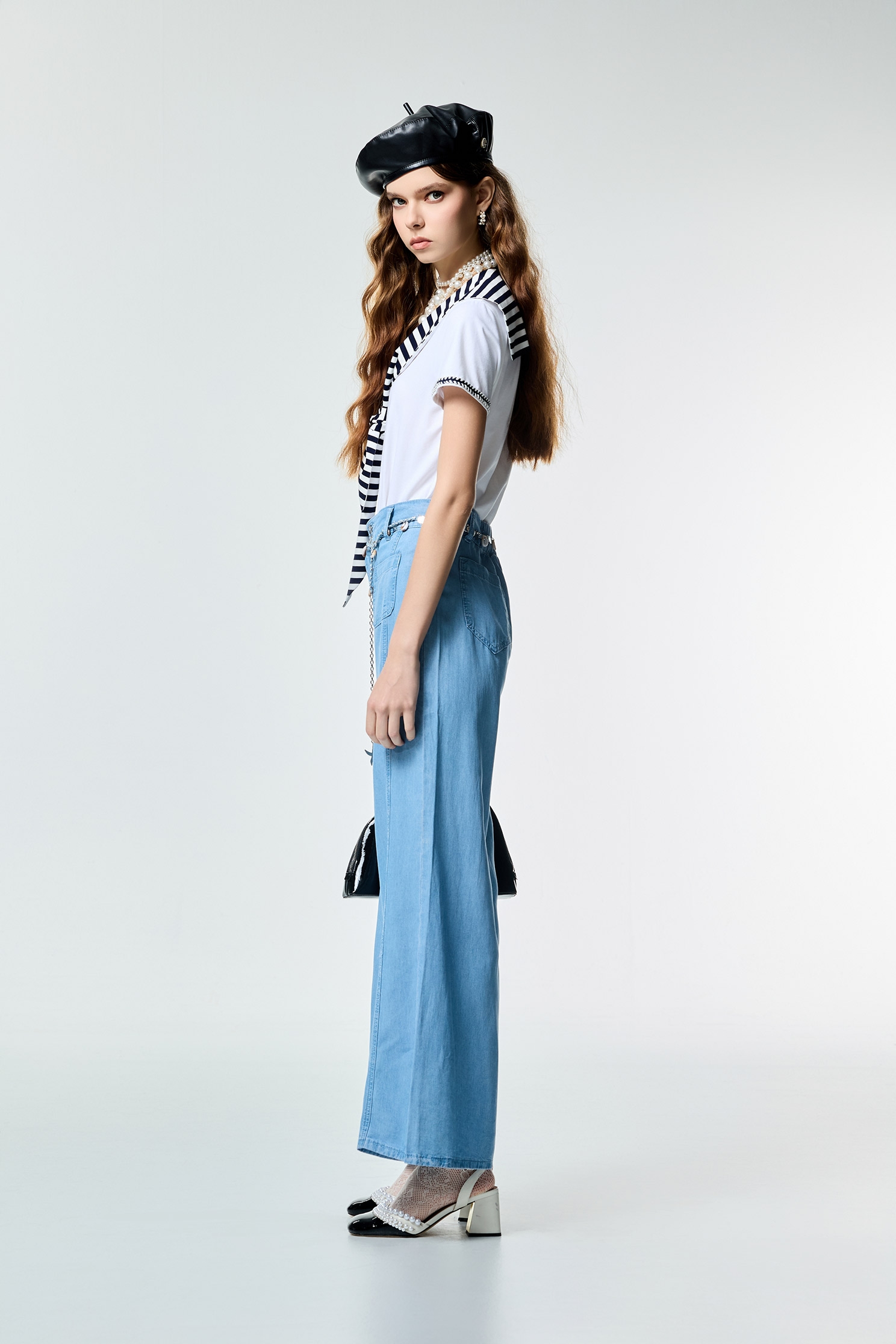 午夜藍鑲邊線單品上衣午夜藍鑲邊線單品上衣,V領上衣,上衣,春夏穿搭,約會特輯,輕奢度假,輕奢渡假