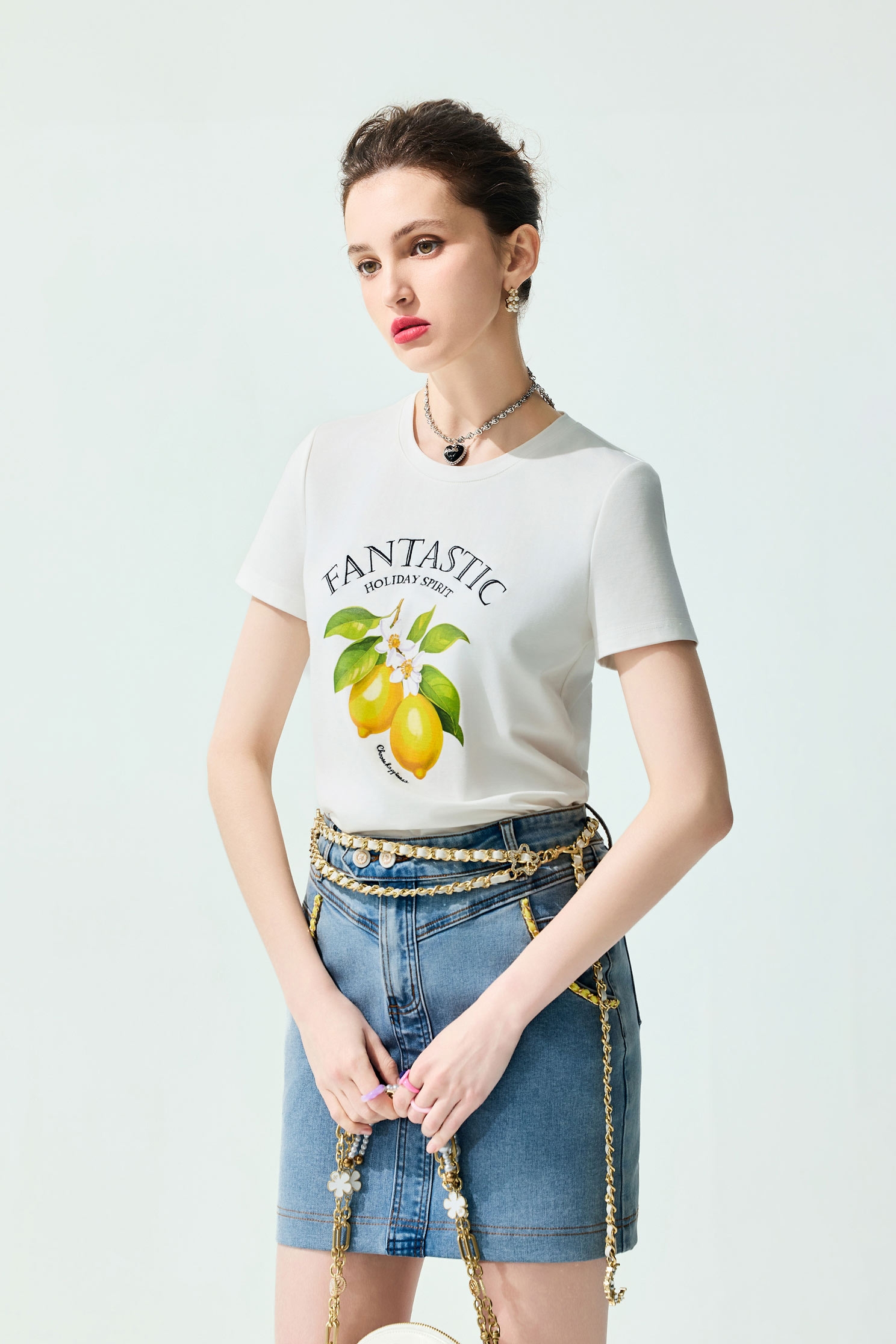 透明黃萊姆印花T恤上衣透明黃萊姆印花T恤上衣,T-Shirt,上衣,刺繡,春夏穿搭,白色上衣