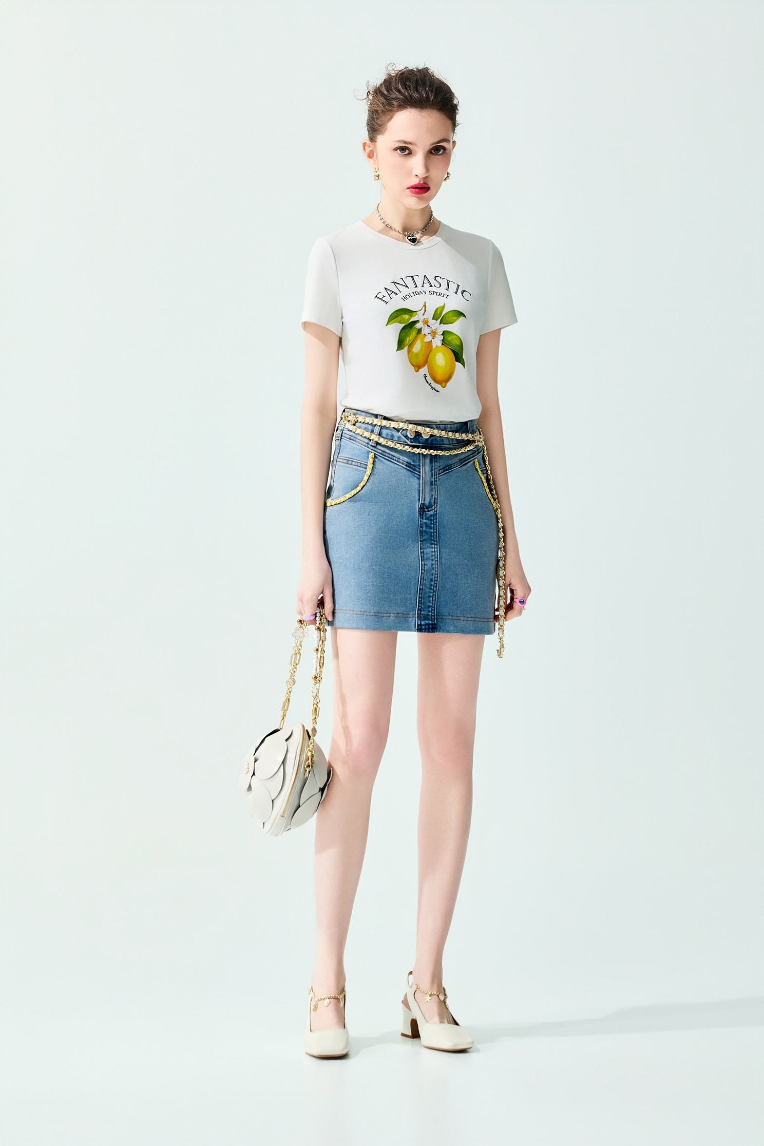 透明黃萊姆印花T恤上衣透明黃萊姆印花T恤上衣,T-Shirt,上衣,刺繡,春夏穿搭,白色上衣