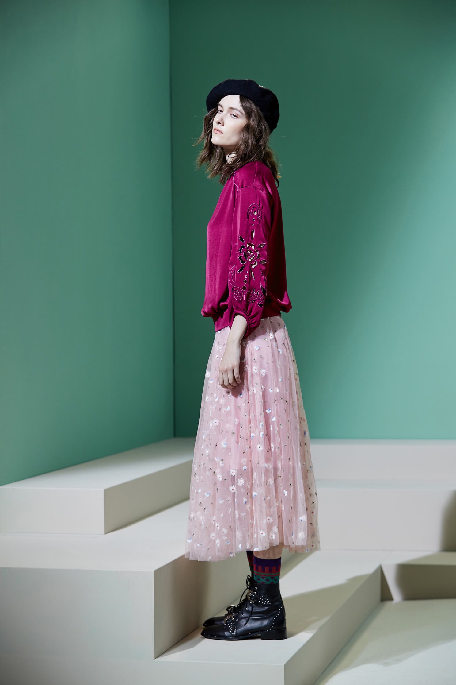 Hollowed graceful top,Top,embroidery,刺繡上衣,簍空上衣,embroidered,繡花上衣,長袖上衣