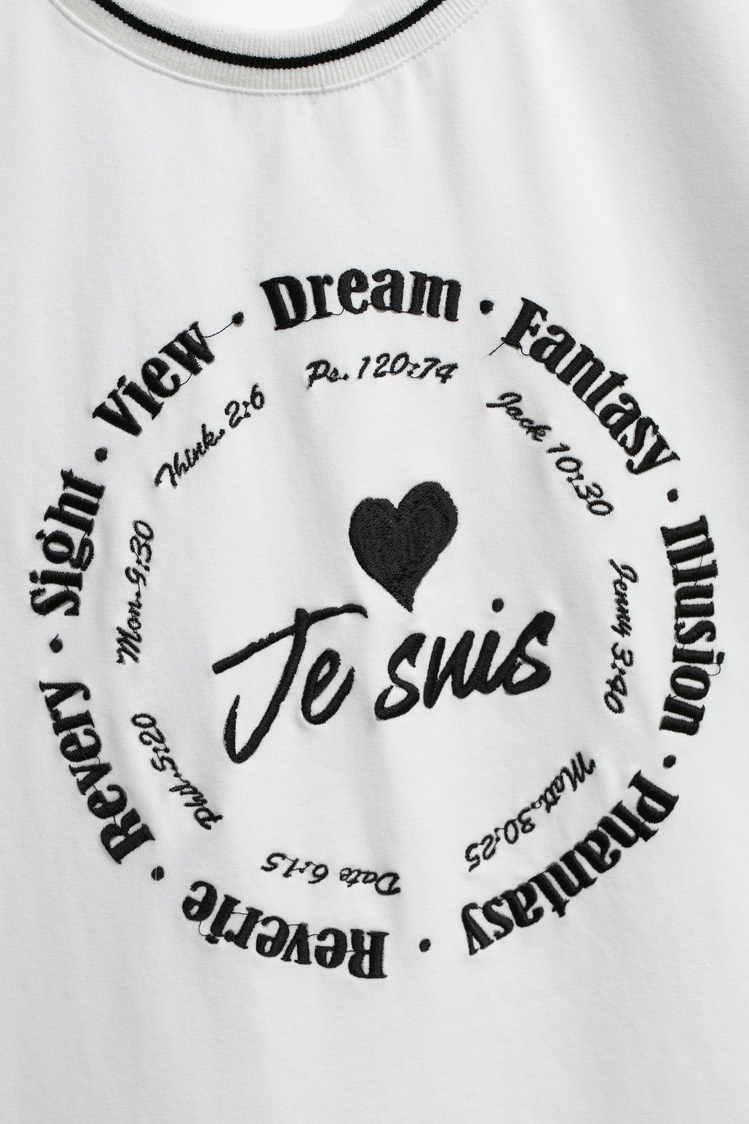 夢境繡花單品T恤夢境繡花單品T恤,T-Shirt,上衣,白色上衣,秋冬穿搭,純棉,繡花