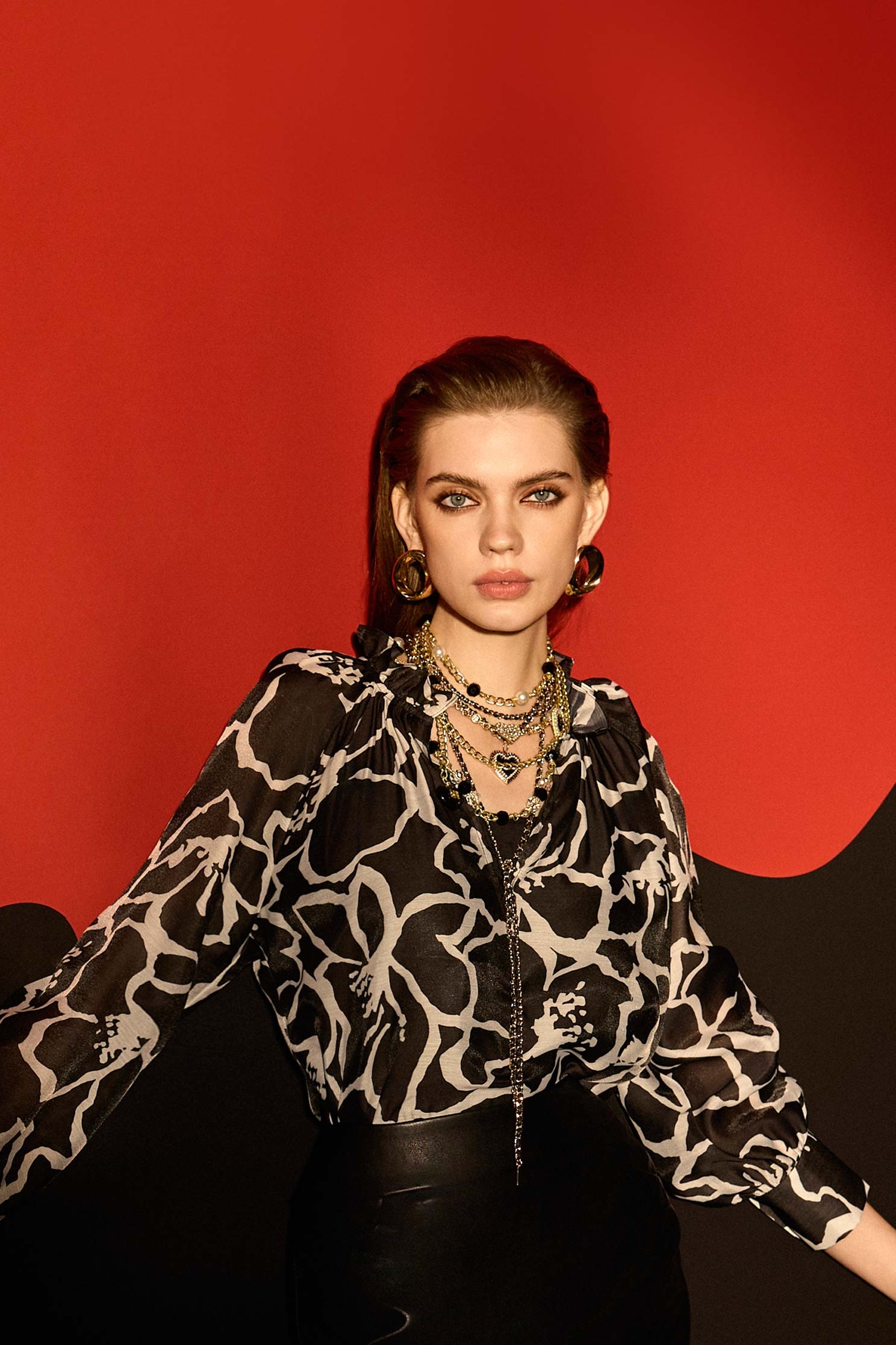 手繪感花朵印花上衣手繪感花朵印花上衣,一般背心,一般背心馬甲,上衣,人氣商品,內搭上衣,秋冬穿搭,背心,花花世界,荷葉