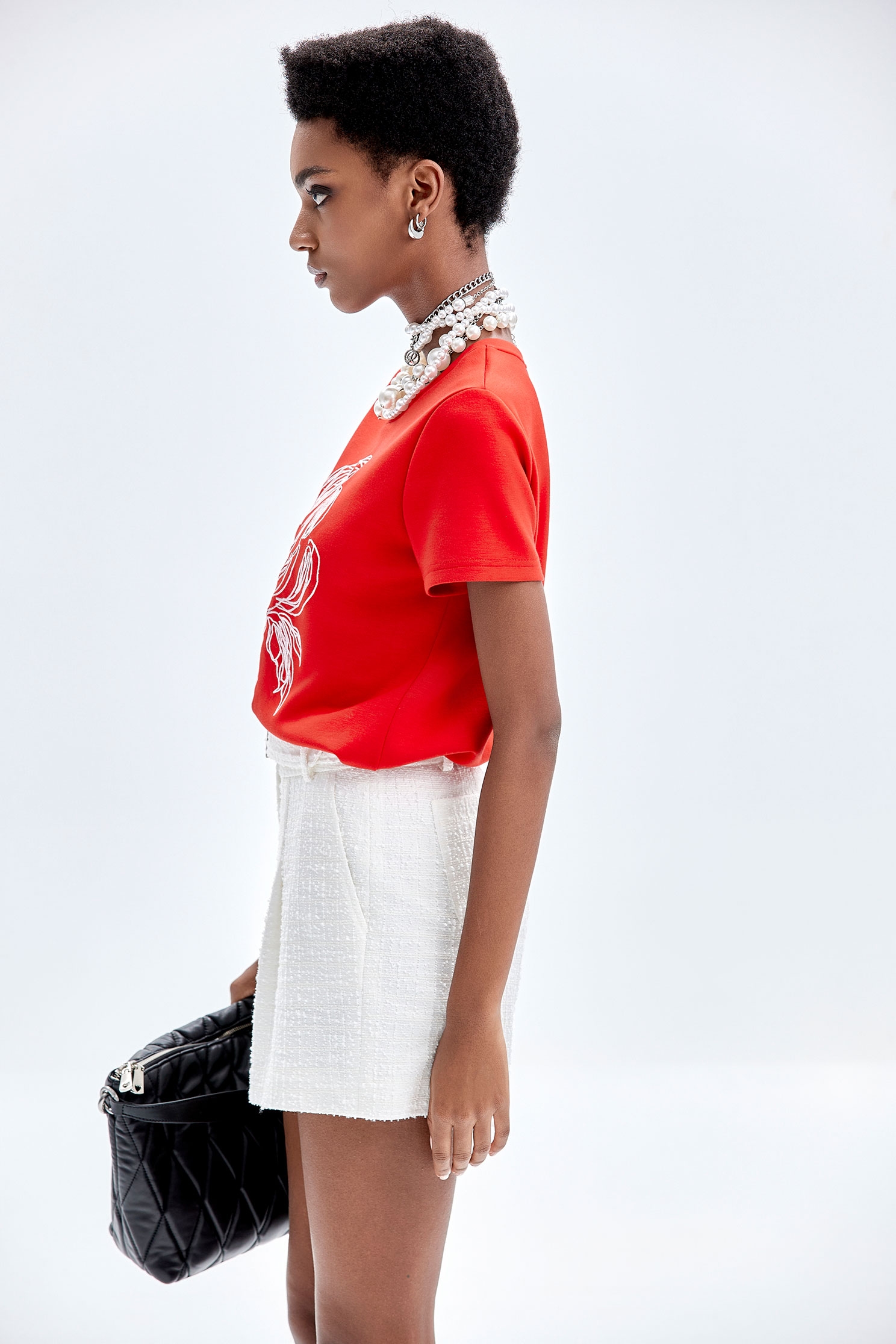 手繪感花朵刺繡上衣手繪感花朵刺繡上衣,上衣,刺繡,秋冬穿搭,花花世界