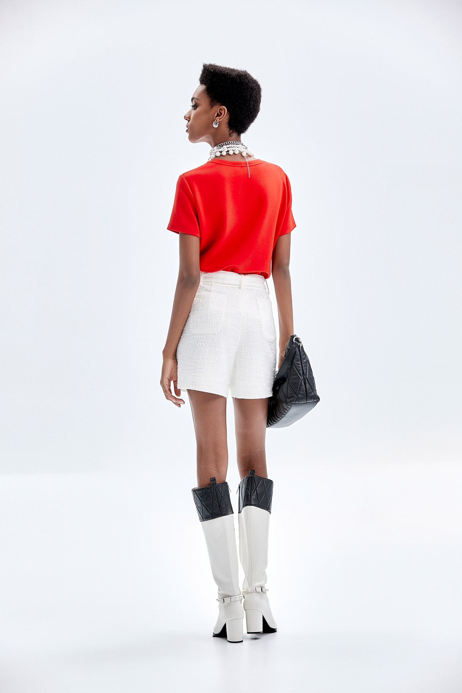 手繪感花朵刺繡上衣手繪感花朵刺繡上衣,上衣,刺繡,秋冬穿搭,花花世界