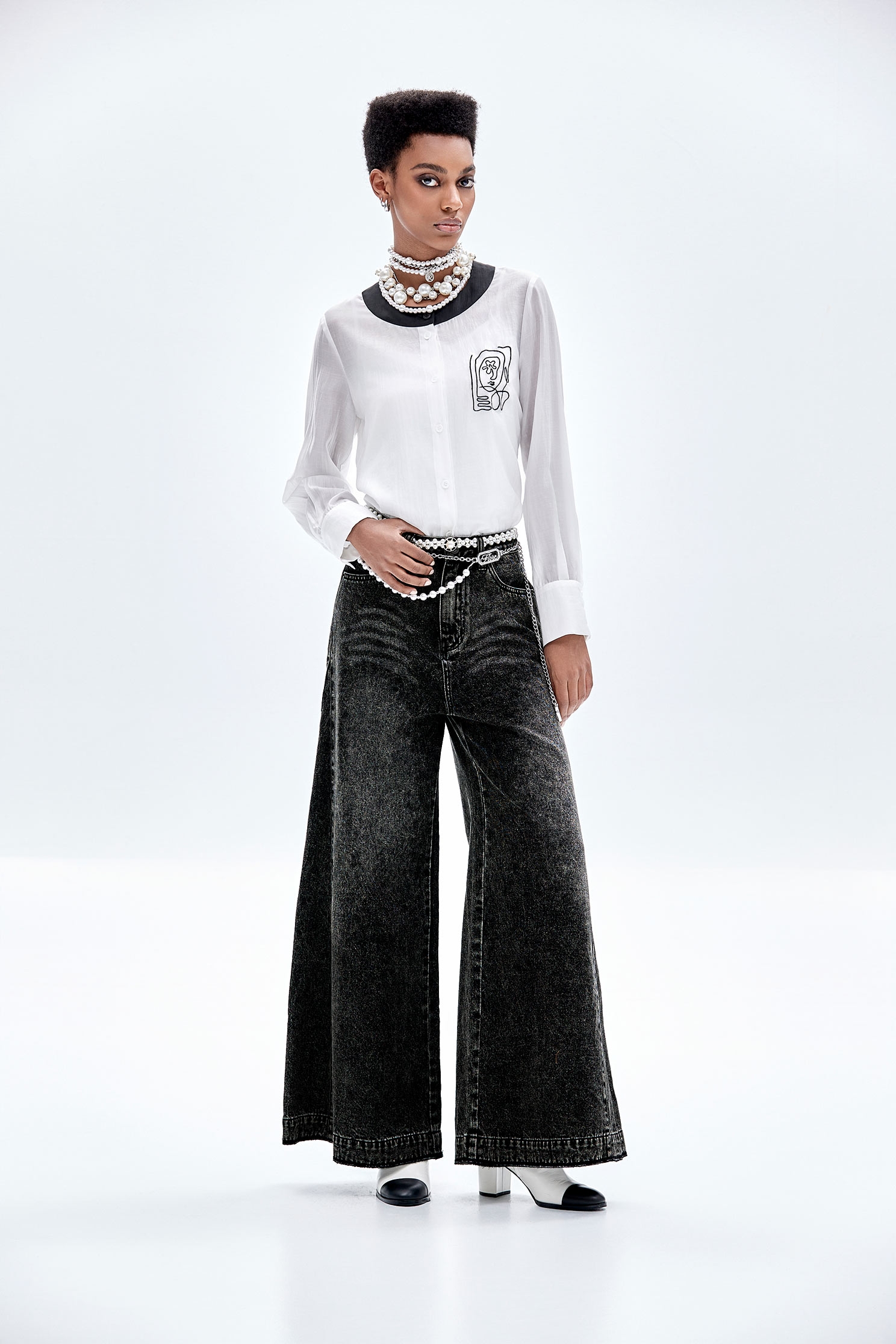 仿名畫感刺繡上衣仿名畫感刺繡上衣,上衣,刺繡,白色上衣,秋冬穿搭,襯衫