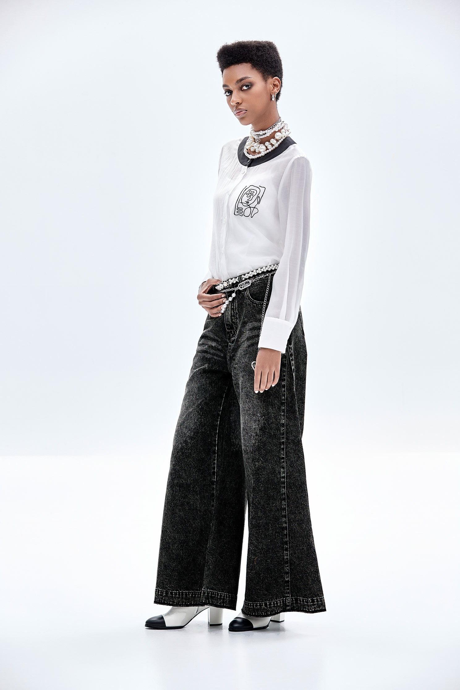 仿名畫感刺繡上衣仿名畫感刺繡上衣,上衣,刺繡,白色上衣,秋冬穿搭,襯衫