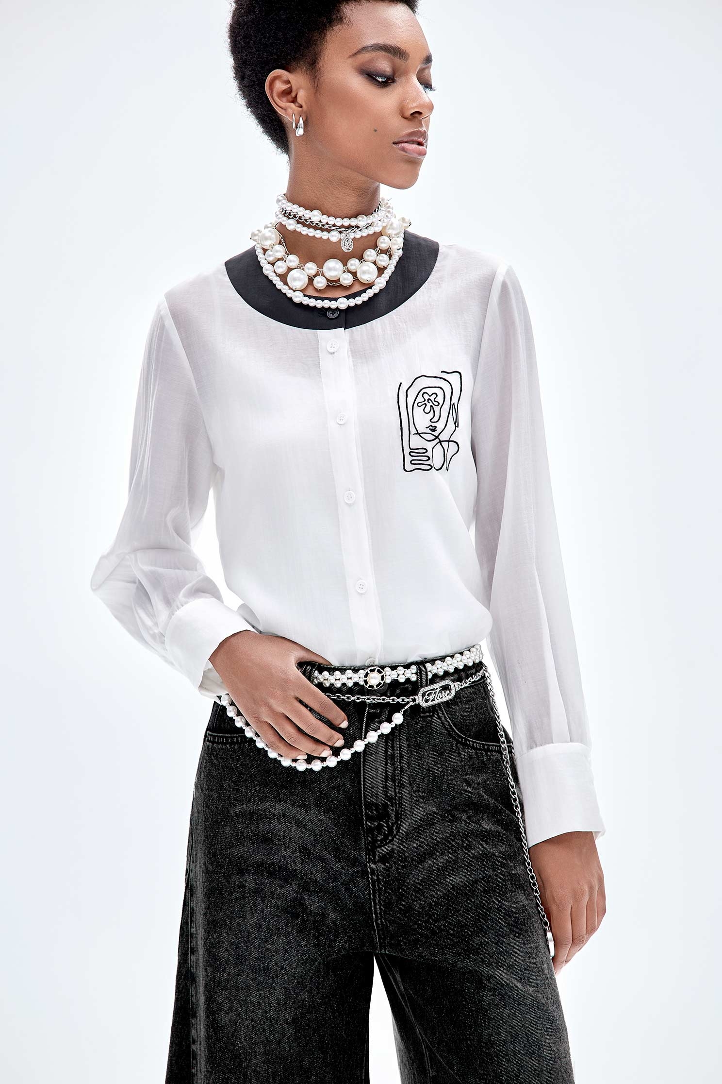 仿名畫感刺繡上衣仿名畫感刺繡上衣,上衣,刺繡,白色上衣,秋冬穿搭,襯衫