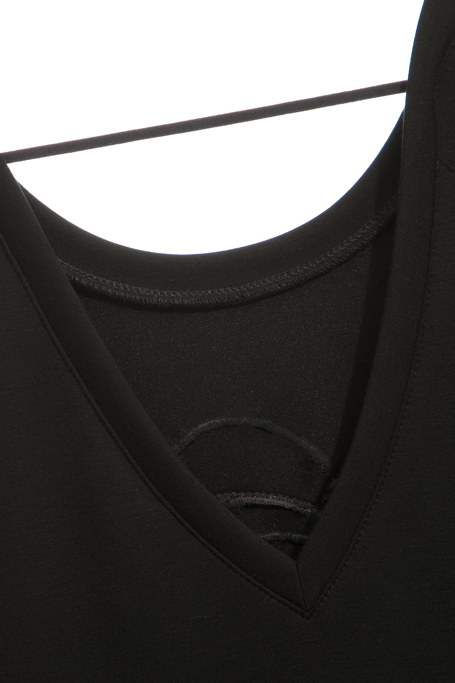 刺繡花朵造型上衣刺繡花朵造型上衣,上衣,人氣商品,刺繡,秋冬穿搭,繡花,花花世界,黑色上衣