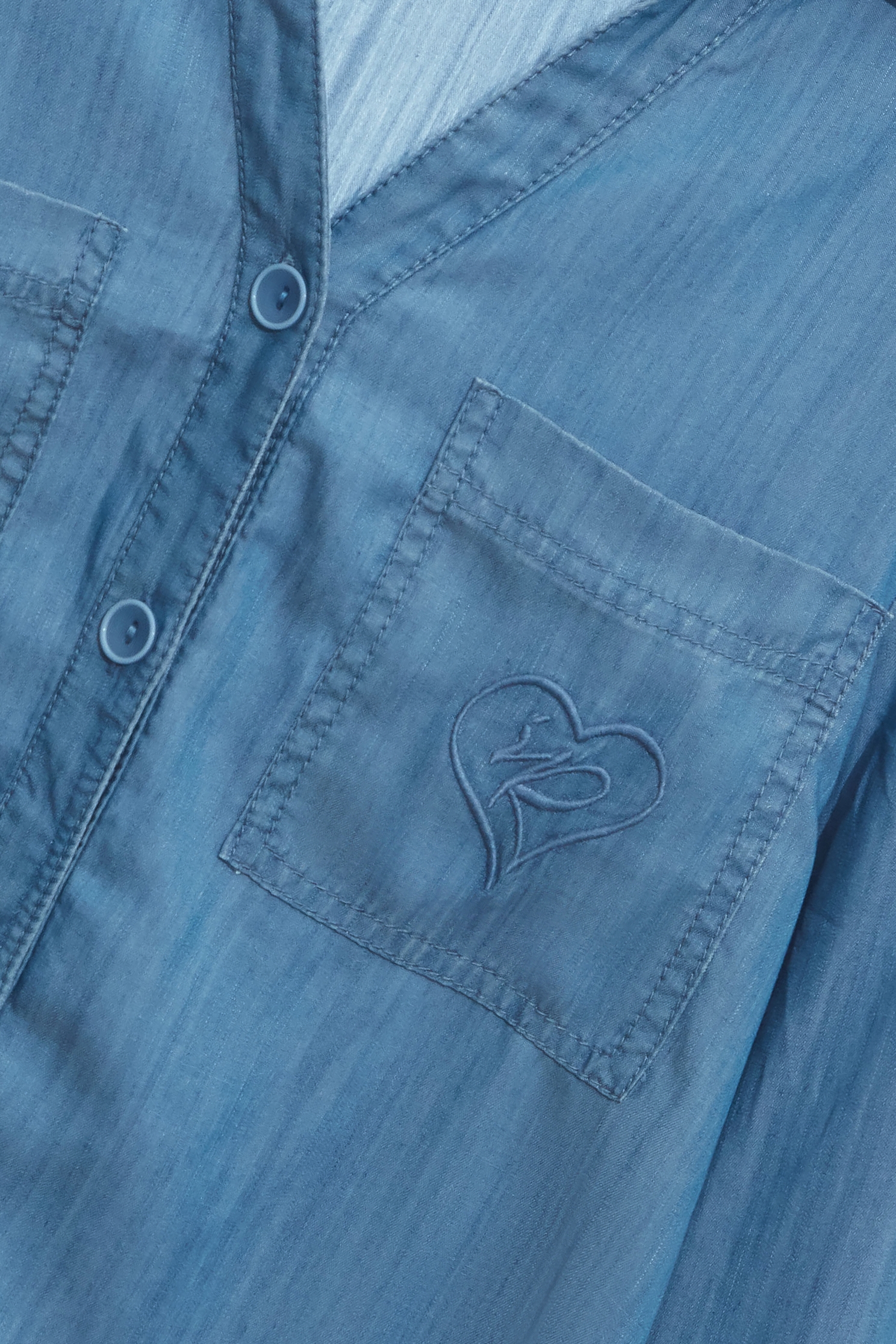 愛心刺繡天絲棉上衣愛心刺繡天絲棉上衣,上衣,刺繡,秋冬穿搭,襯衫,長版襯衫