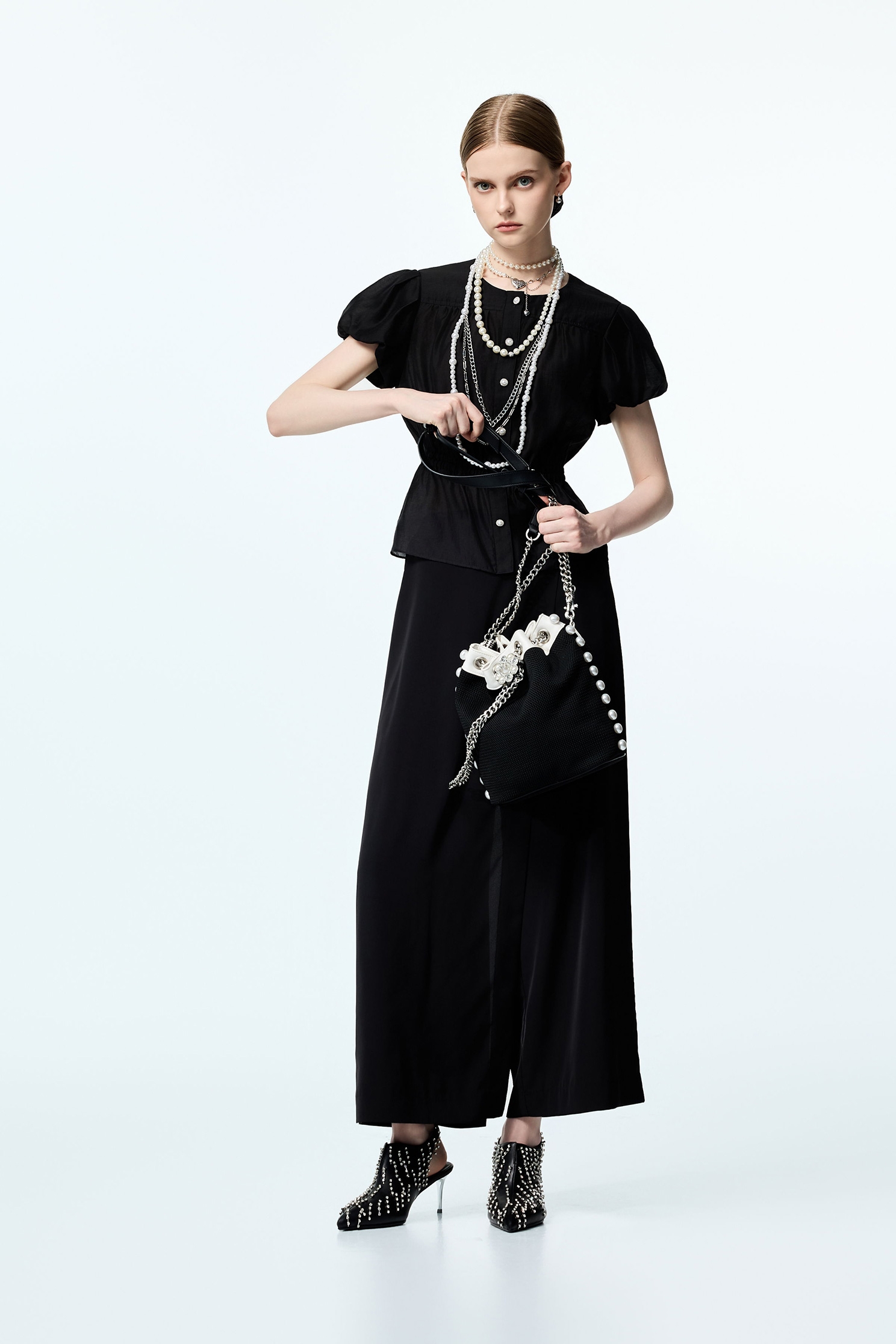 極致黑絲棉襯衫泡袖單品極致黑絲棉襯衫泡袖單品,上班OL穿搭,上衣,珍珠,秋冬穿搭,約會特輯,襯衫