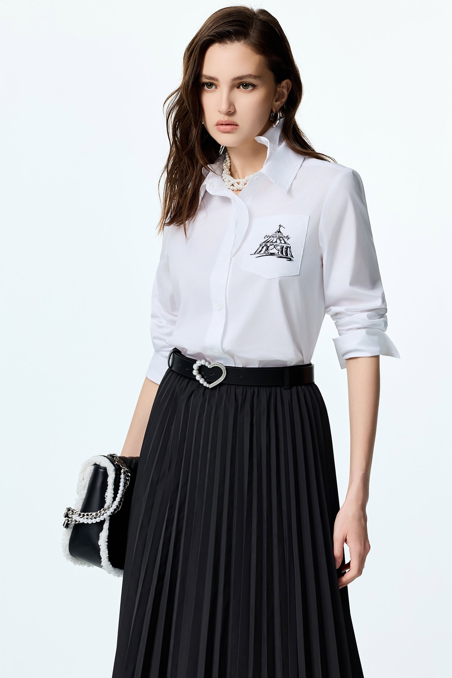 馬戲團圖騰彈性荷葉襯衫馬戲團圖騰彈性荷葉襯衫,上班OL穿搭,秋冬穿搭,荷葉,襯衫