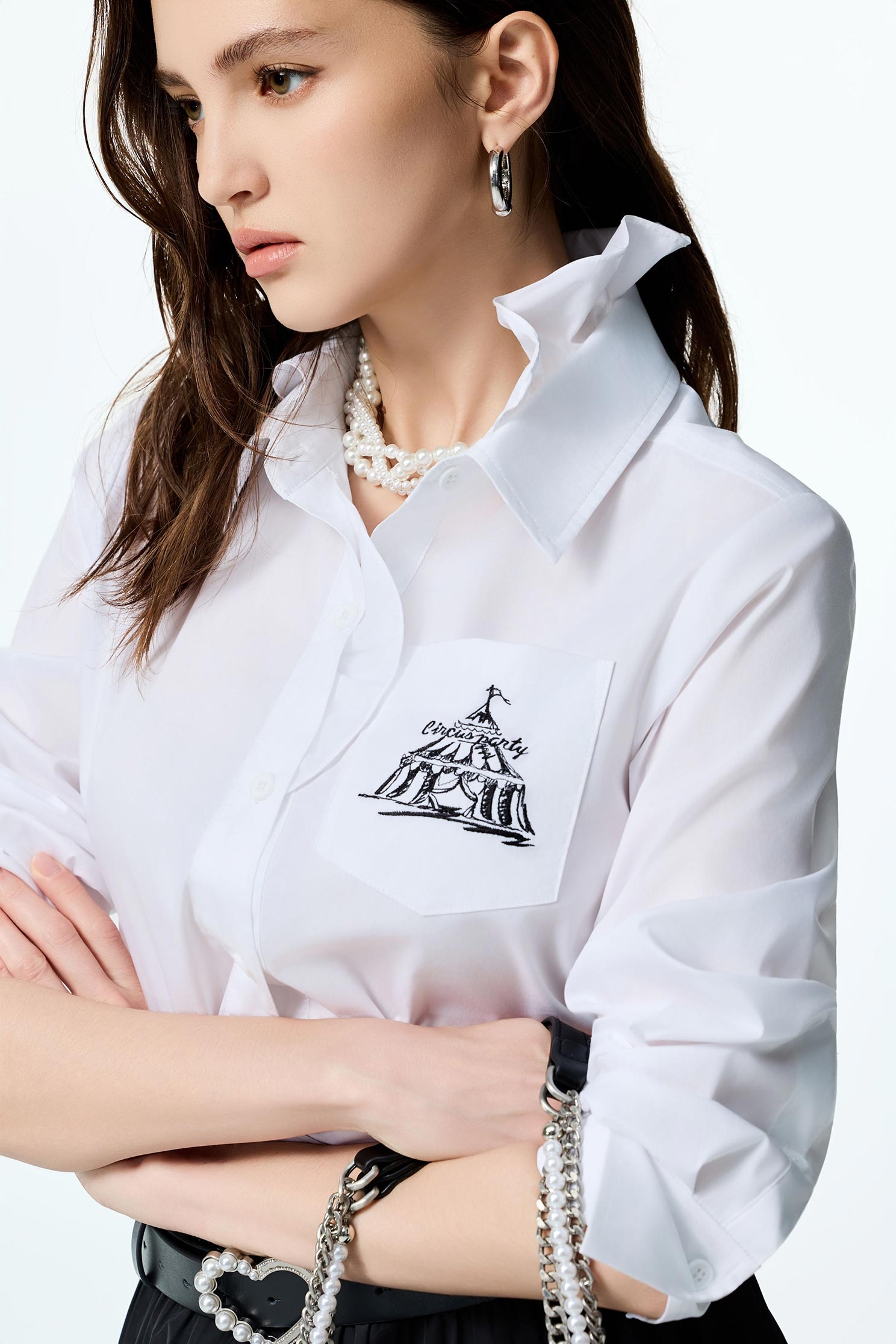 馬戲團圖騰彈性荷葉襯衫馬戲團圖騰彈性荷葉襯衫,上班OL穿搭,秋冬穿搭,荷葉,襯衫