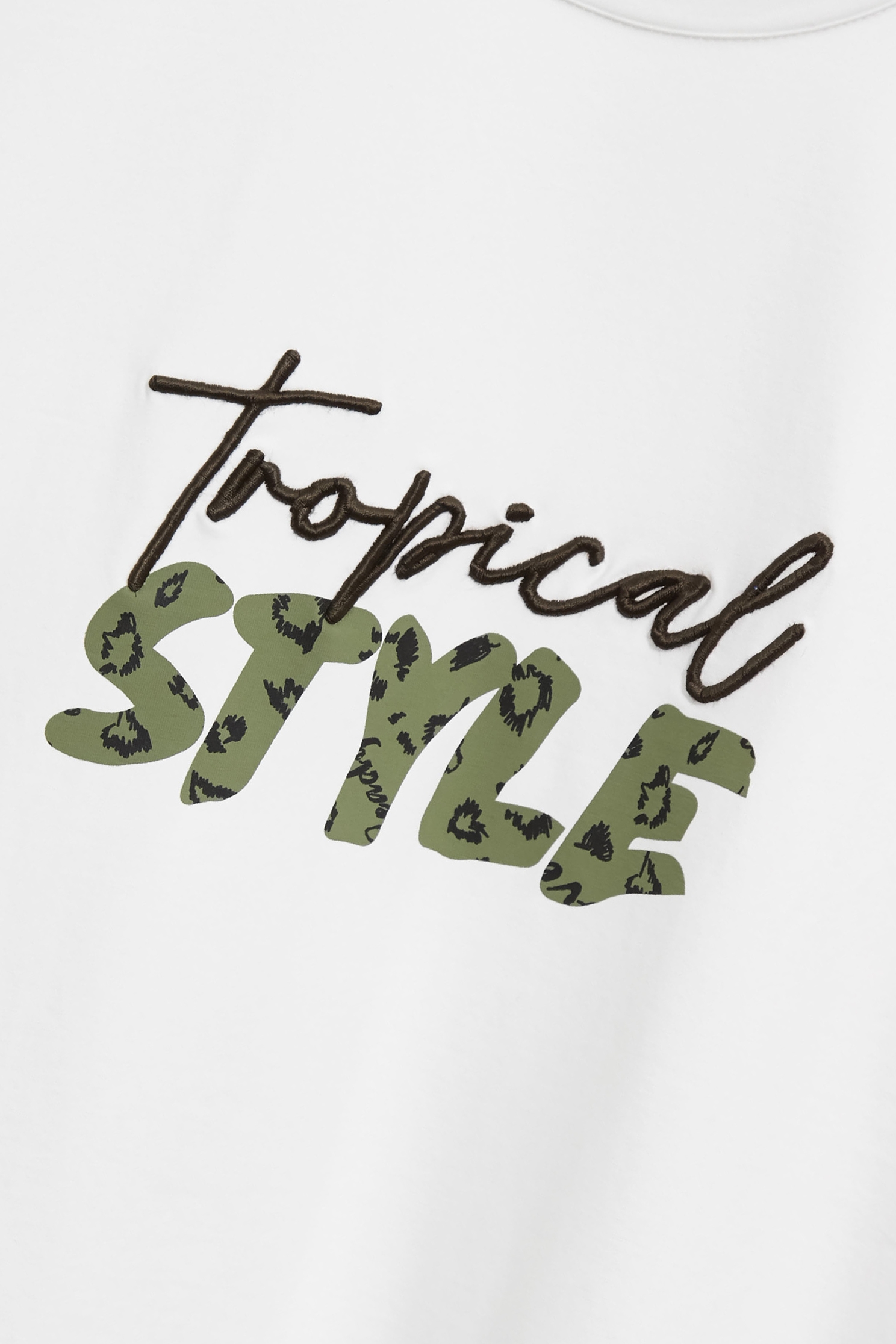 白奎色男友風Ｔ恤上衣白奎色男友風Ｔ恤上衣,T-Shirt,T恤,上衣,刺繡,秋冬穿搭,輕奢度假,輕奢渡假