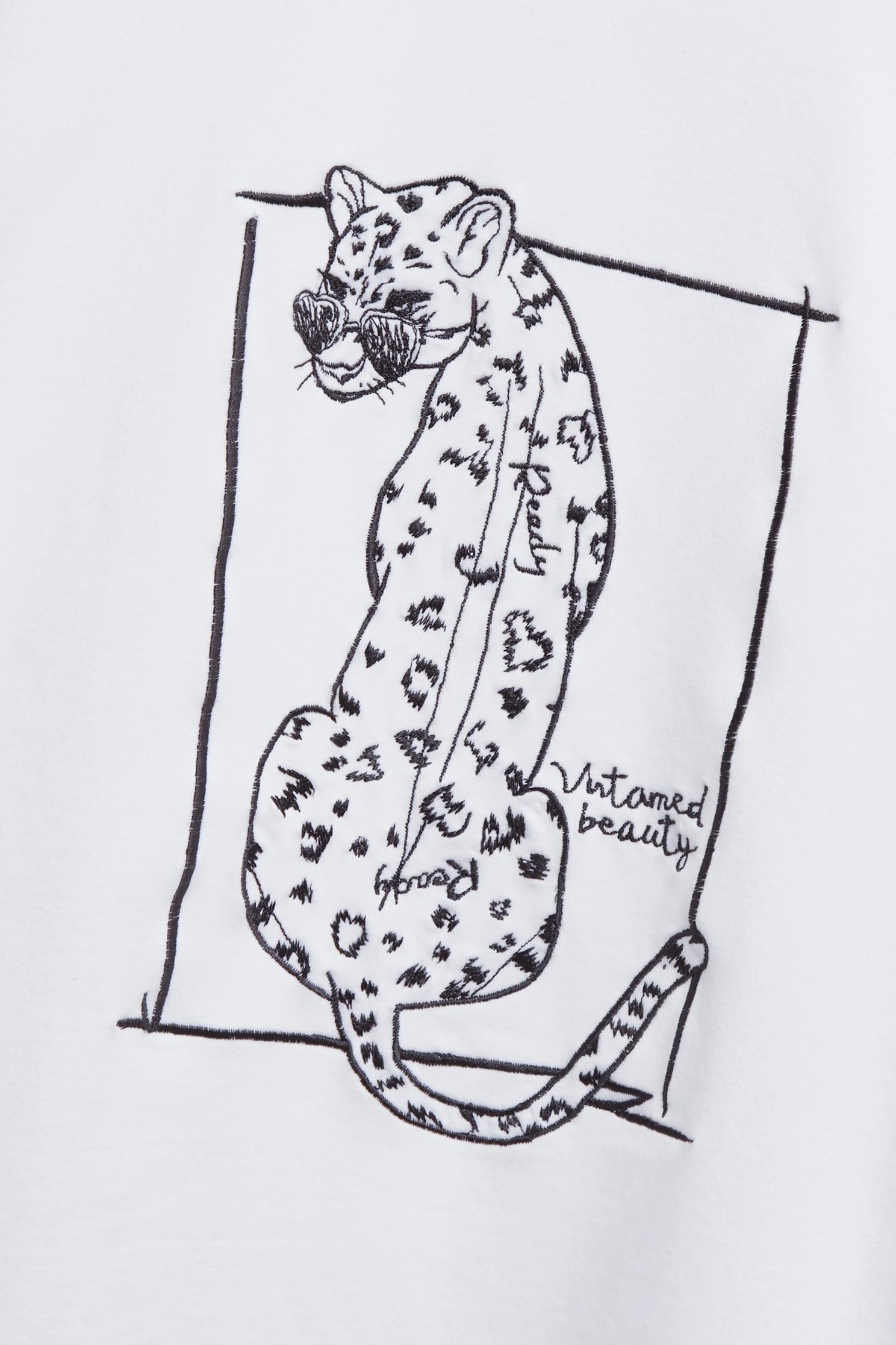 白奎色花豹刺繡Ｔ恤上衣白奎色花豹刺繡Ｔ恤上衣,T-Shirt,T恤,上衣,刺繡,秋冬穿搭,純棉,輕奢度假,輕奢渡假