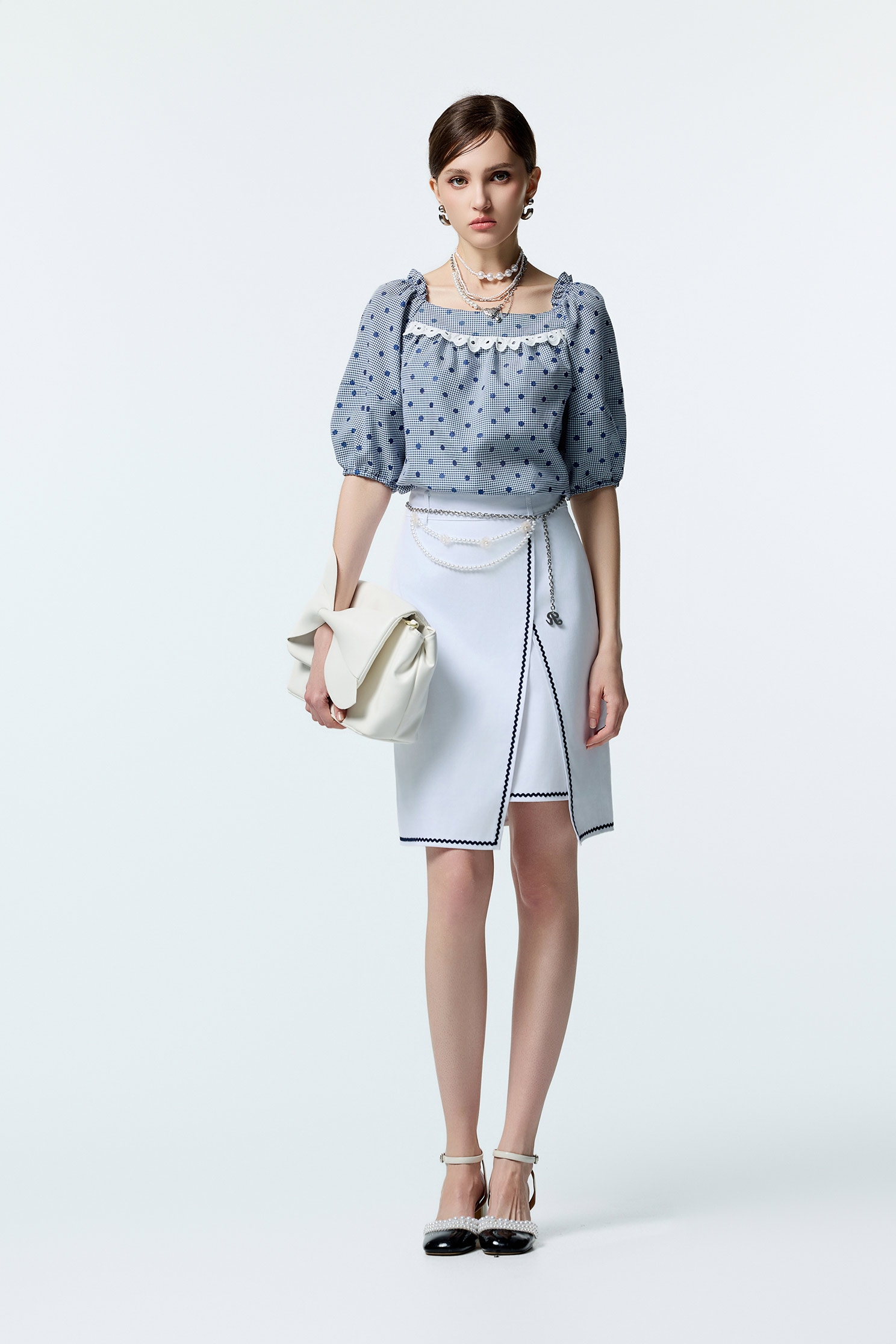 水手藍簍空點點上衣水手藍簍空點點上衣,上班OL穿搭,上衣,時髦成套搭配,格紋,波點,秋冬穿搭,蕾絲