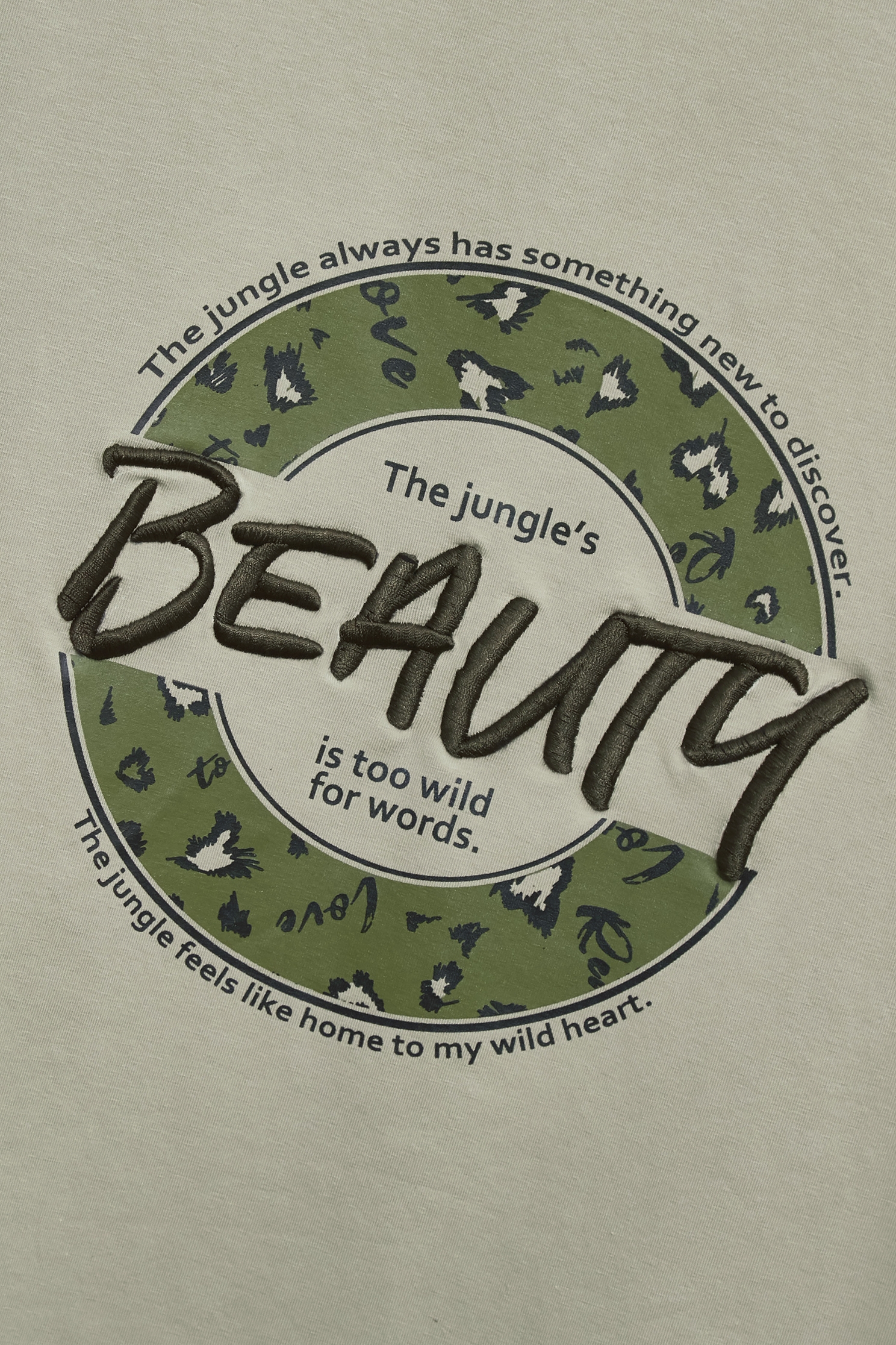 海帶綠美麗刺繡Ｔ恤上衣海帶綠美麗刺繡Ｔ恤上衣,T-Shirt,T恤,上衣,刺繡,秋冬穿搭,輕奢度假,輕奢渡假