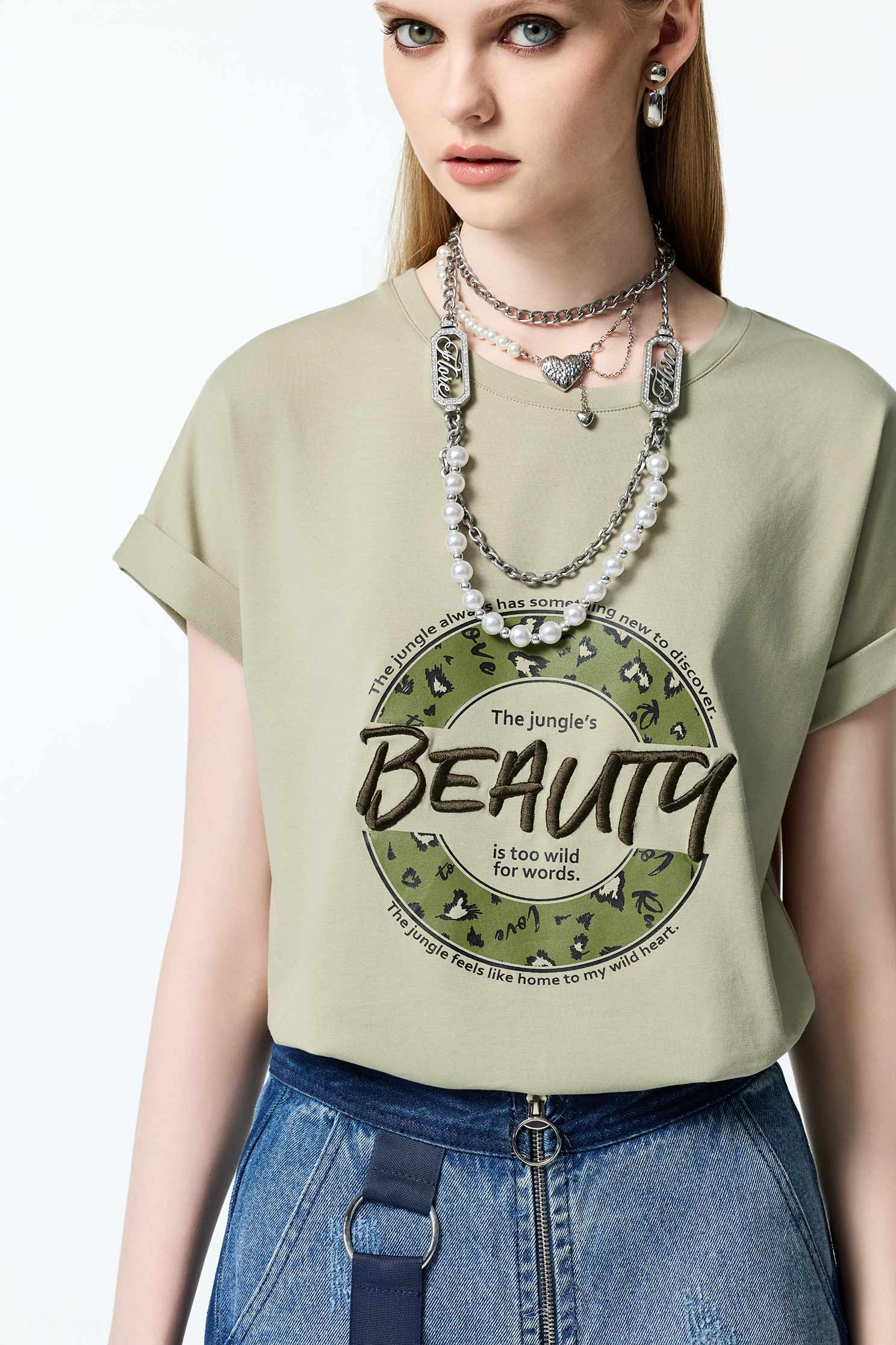 海帶綠美麗刺繡Ｔ恤上衣海帶綠美麗刺繡Ｔ恤上衣,T-Shirt,T恤,上衣,刺繡,秋冬穿搭,輕奢度假,輕奢渡假