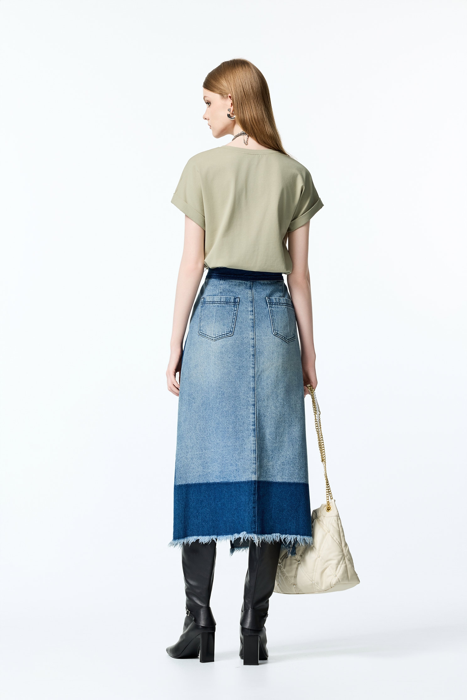 海帶綠美麗刺繡Ｔ恤上衣海帶綠美麗刺繡Ｔ恤上衣,T-Shirt,T恤,上衣,刺繡,秋冬穿搭,輕奢度假,輕奢渡假