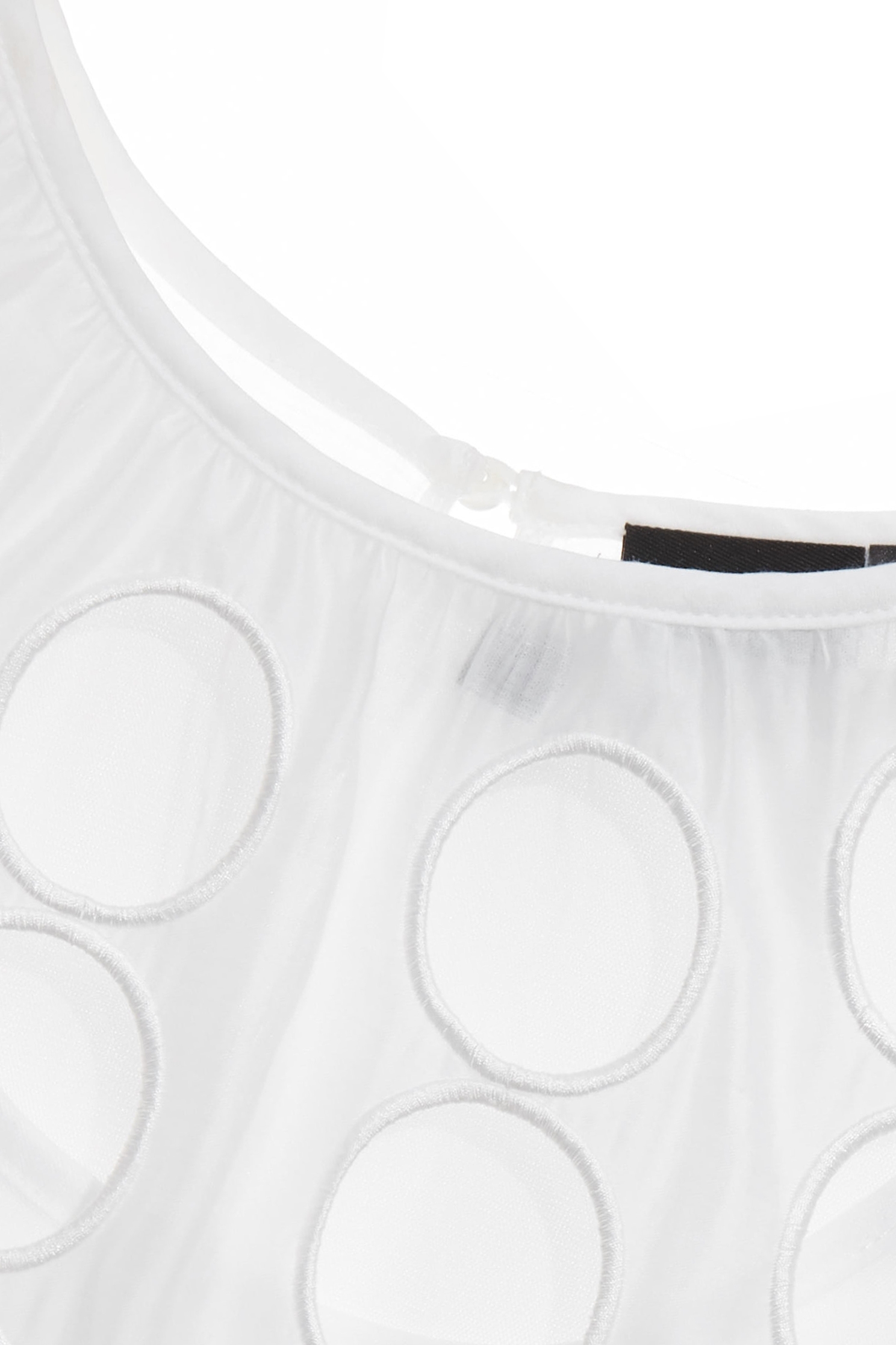 漸層簍空點點刺繡上衣漸層簍空點點刺繡上衣,上衣,內搭上衣,刺繡,波點,珍珠,秋冬穿搭,約會特輯,繡花上衣,輕奢度假,輕奢渡假