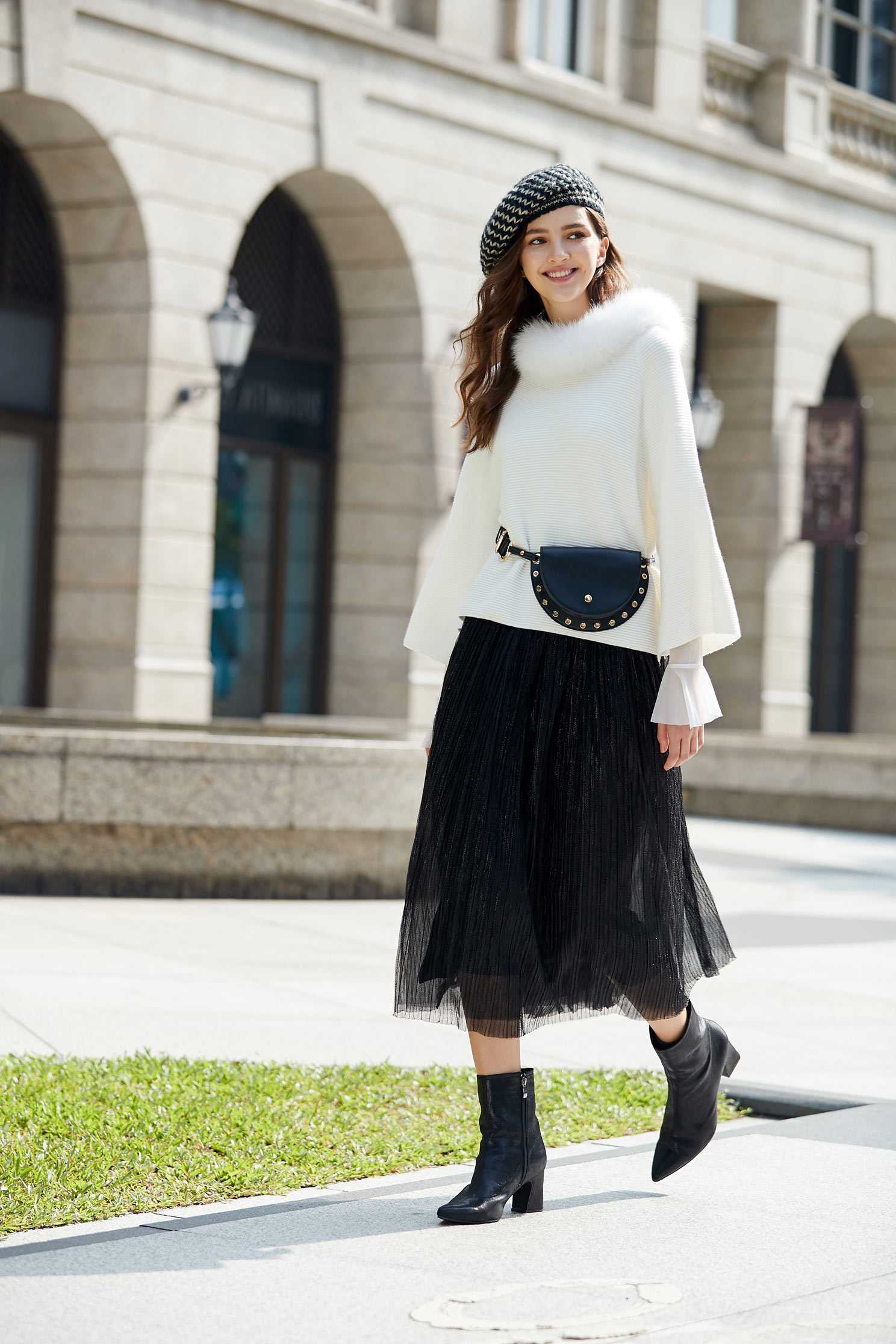 The top with fluff on collar,top,whitetop,knittedtop,longsleevetop
