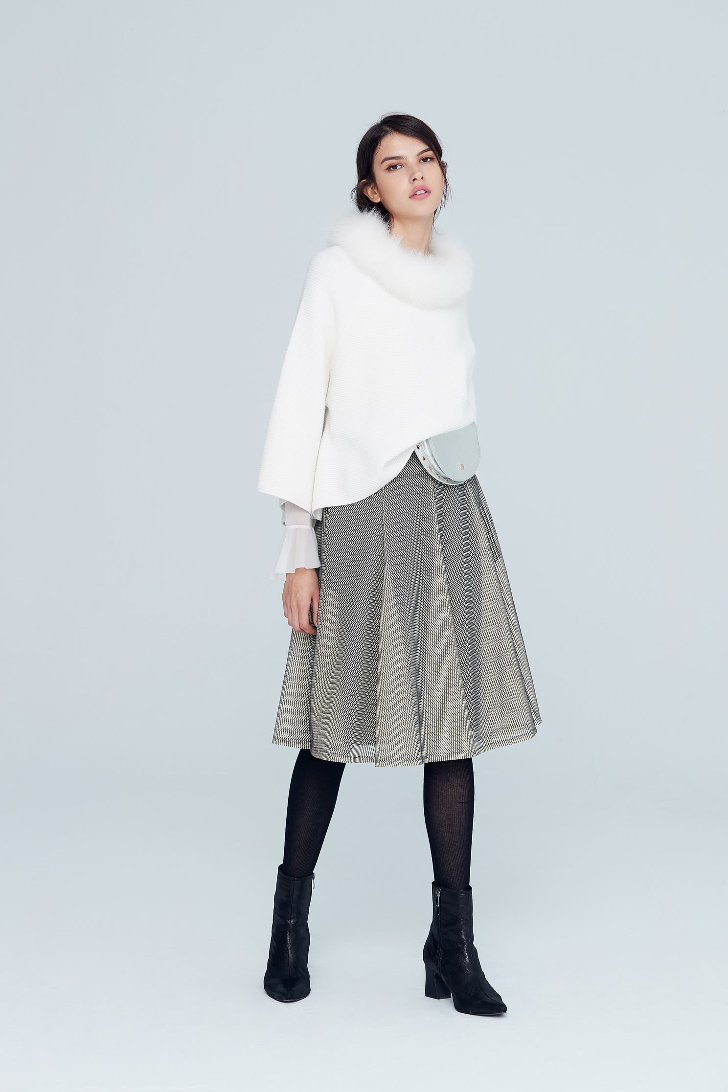 The top with fluff on collar,top,whitetop,knittedtop,longsleevetop
