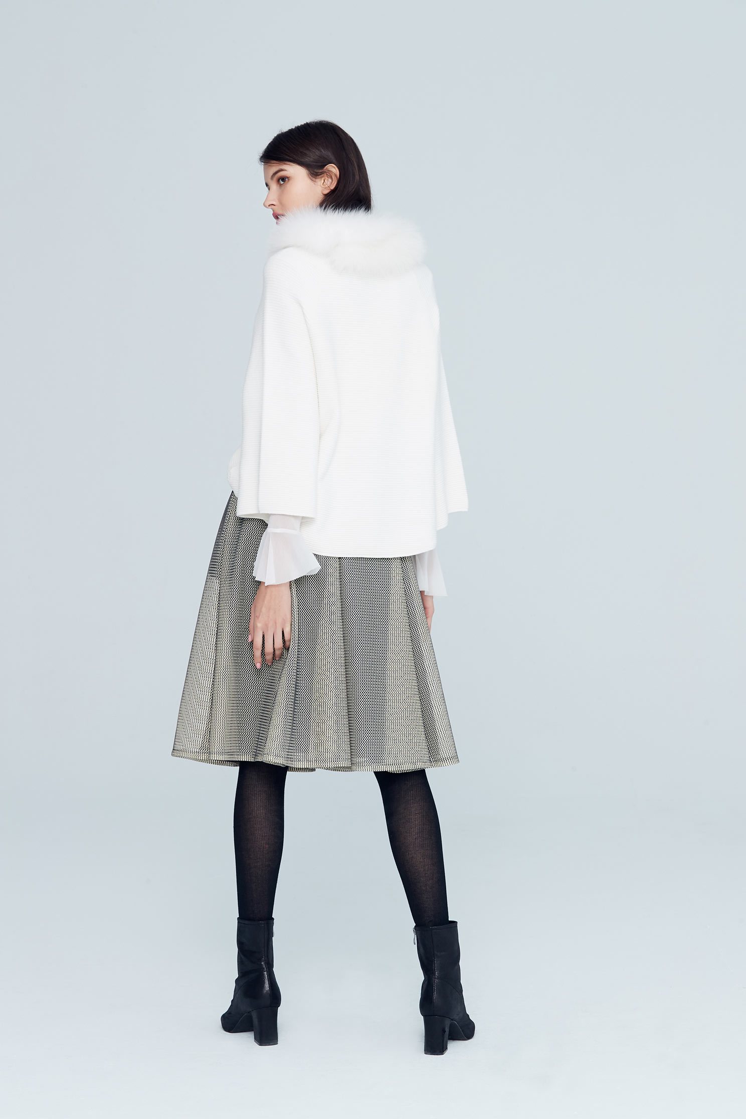 The top with fluff on collar,top,whitetop,knittedtop,longsleevetop