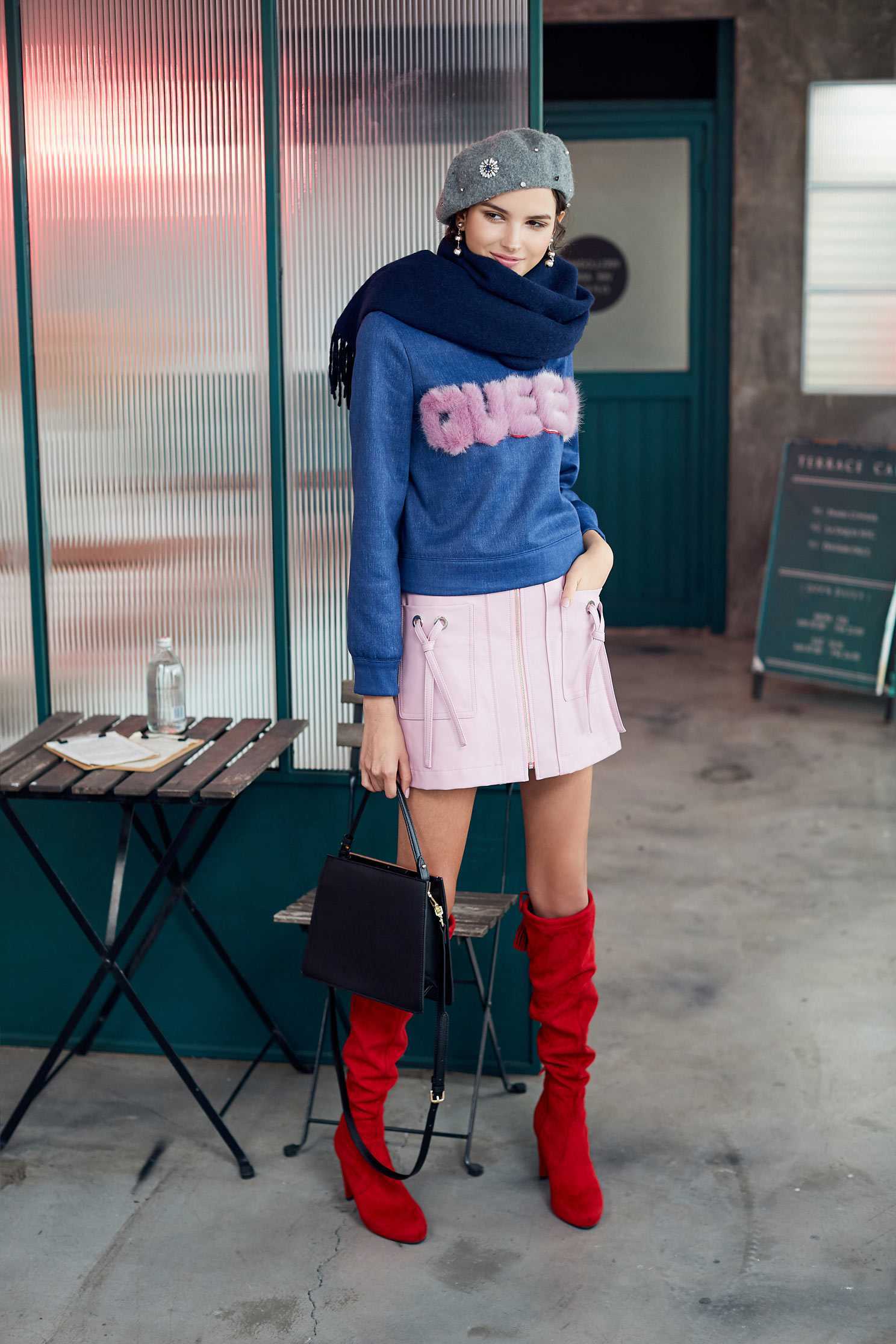 Three-dimensional lettering shirt,top,longsleevetop