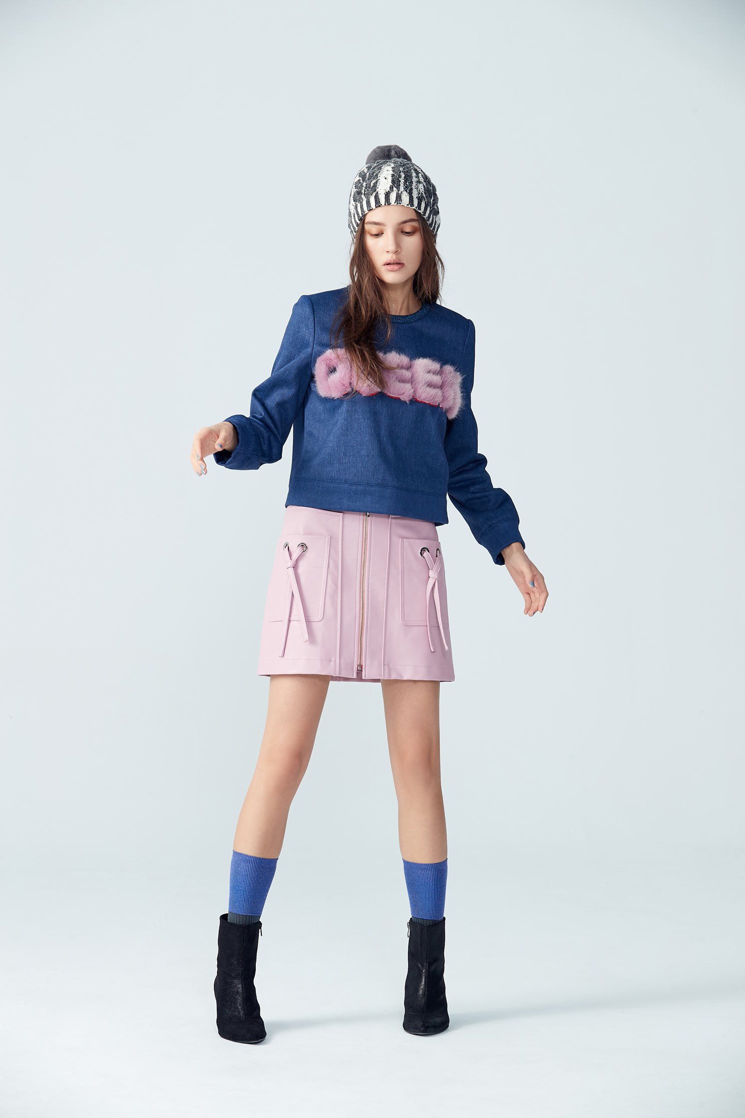 Three-dimensional lettering shirt,top,longsleevetop