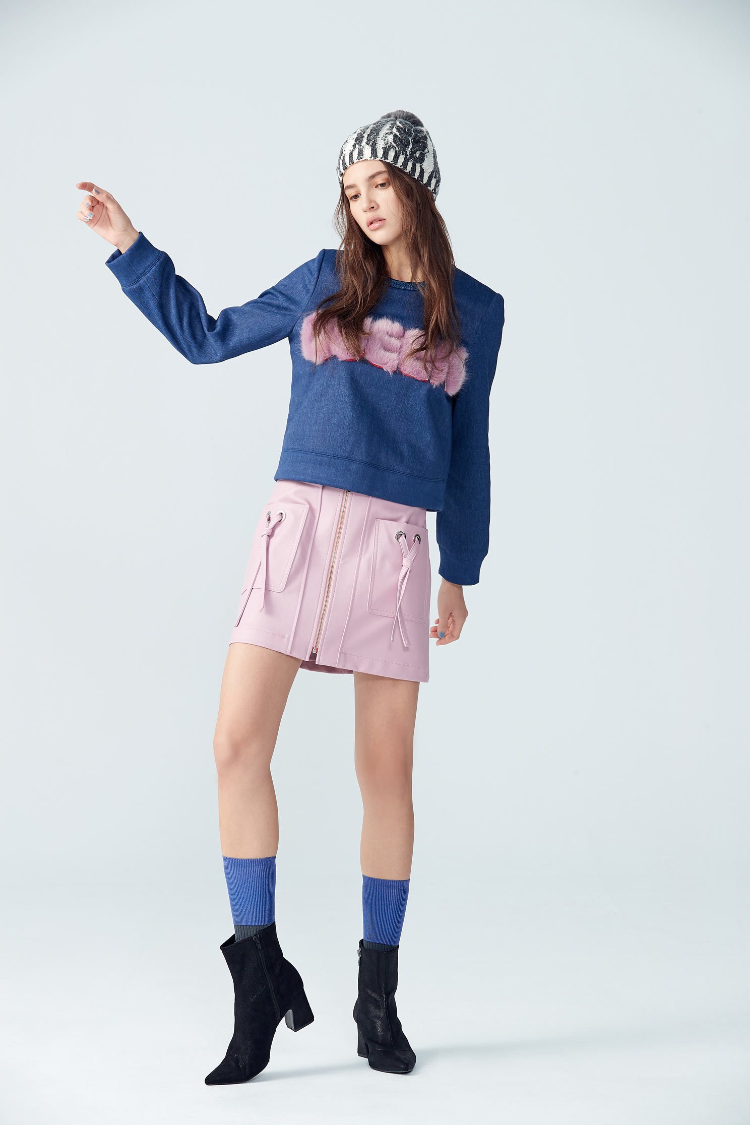 Three-dimensional lettering shirt,top,longsleevetop
