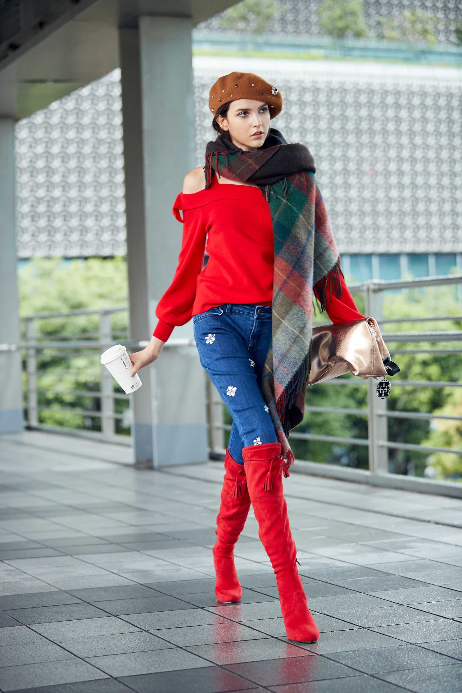 Off-the-shoulder knitted tops