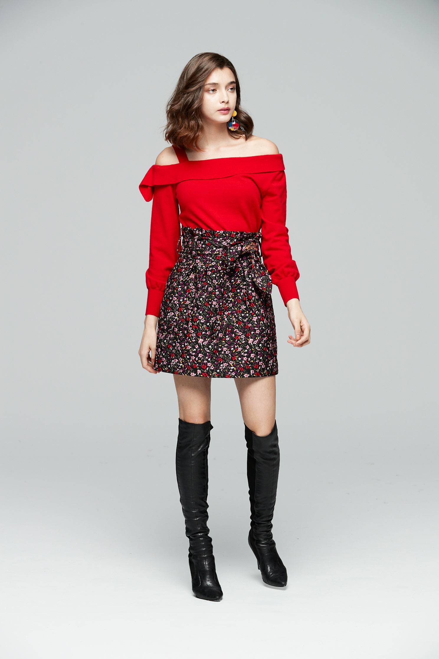 Off-the-shoulder knitted tops
