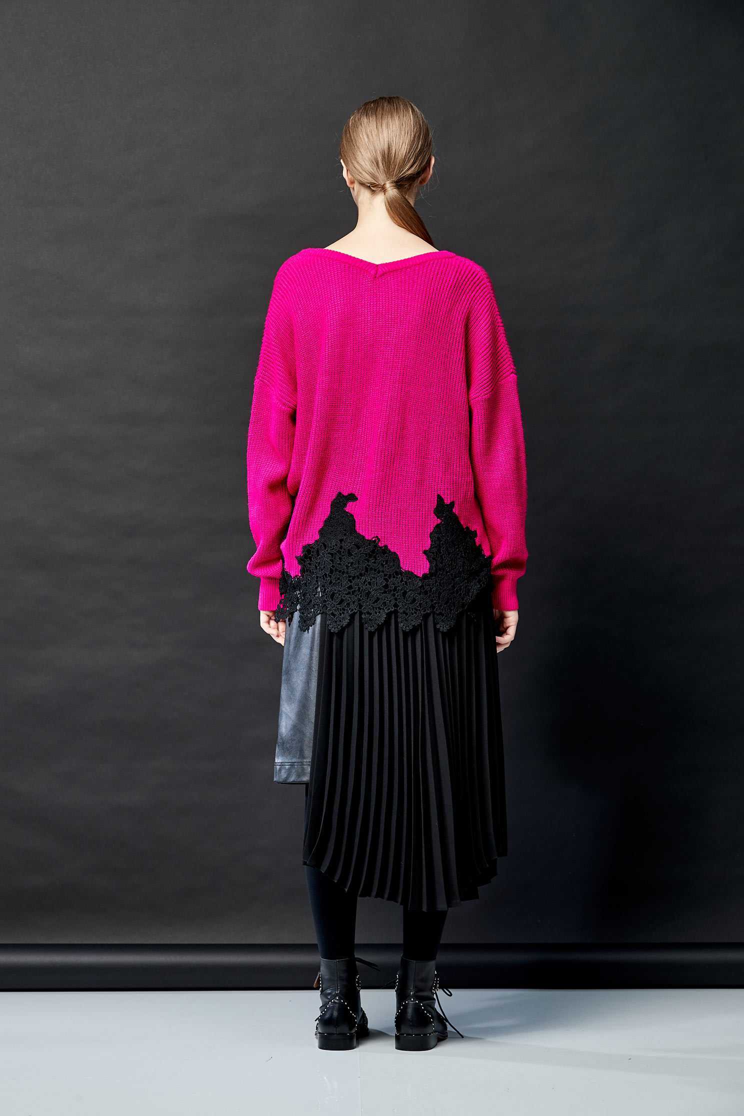 Pink knitting lace mixed top,V-neck top,Top,embroidery,刺繡上衣,embroidered,繡花上衣,Lace,Laced Top,knitting,Knitted top,Knitted Top,長袖上衣
