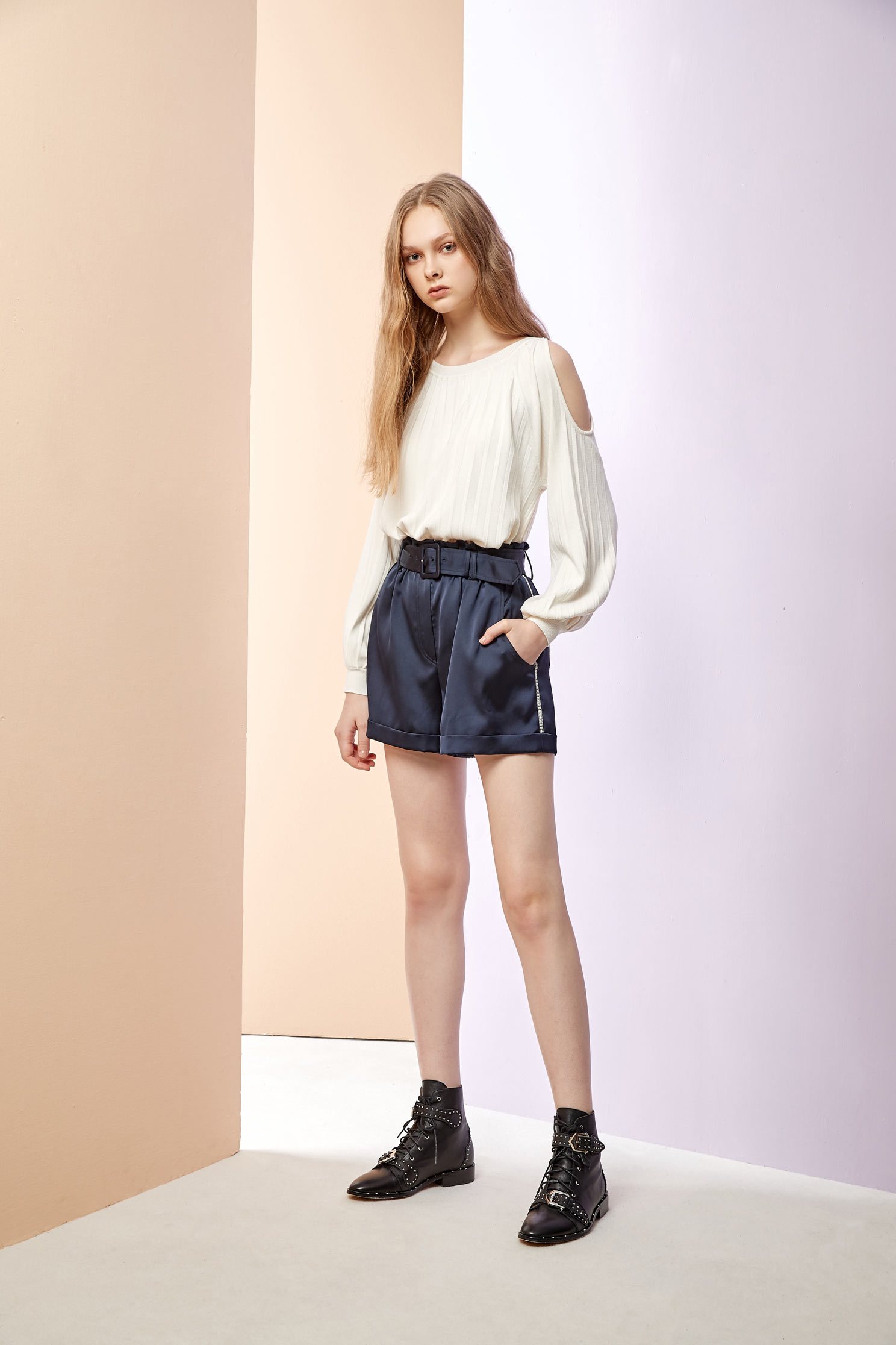 Pleated hollow knitting top,top,shouldercuttop,whitetop,knitting,knittedtop,knittedtop,longsleevetop,girlfriendsspringtour