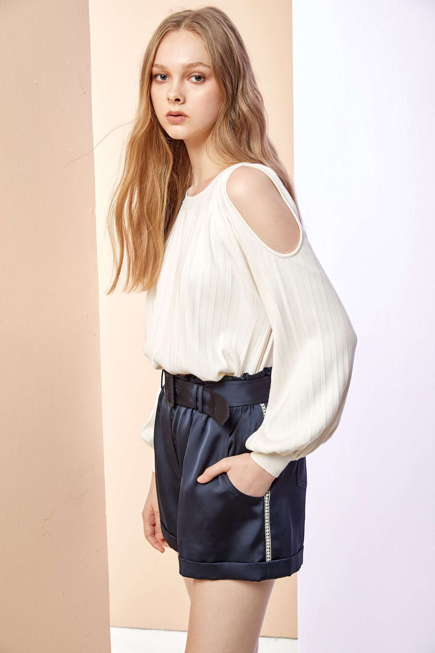 Pleated hollow knitting top,top,shouldercuttop,whitetop,knitting,knittedtop,knittedtop,longsleevetop,girlfriendsspringtour
