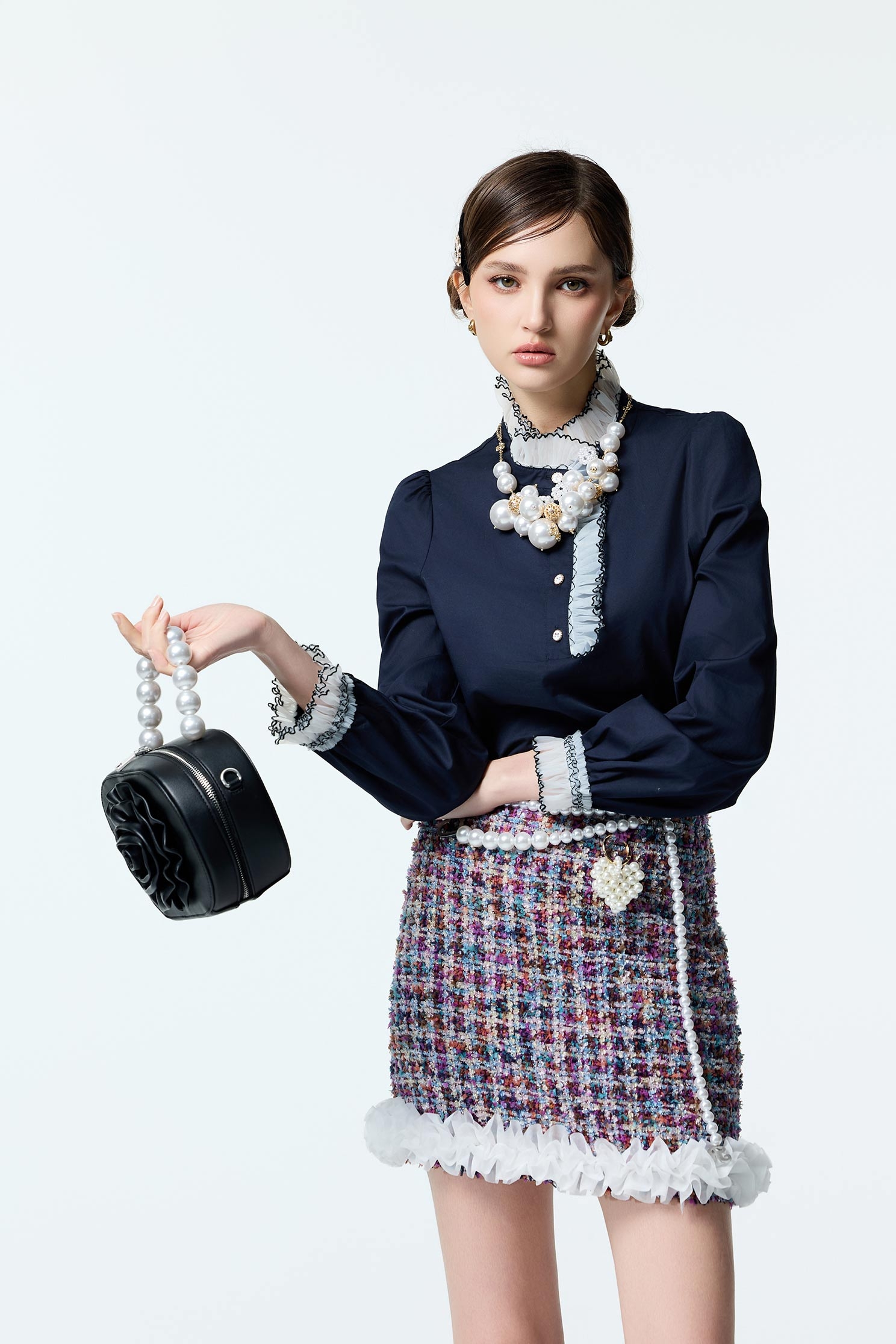 刺繡邊荷葉上衣刺繡邊荷葉上衣,上衣,人氣商品,刺繡,秋冬穿搭,荷葉,蝴蝶結