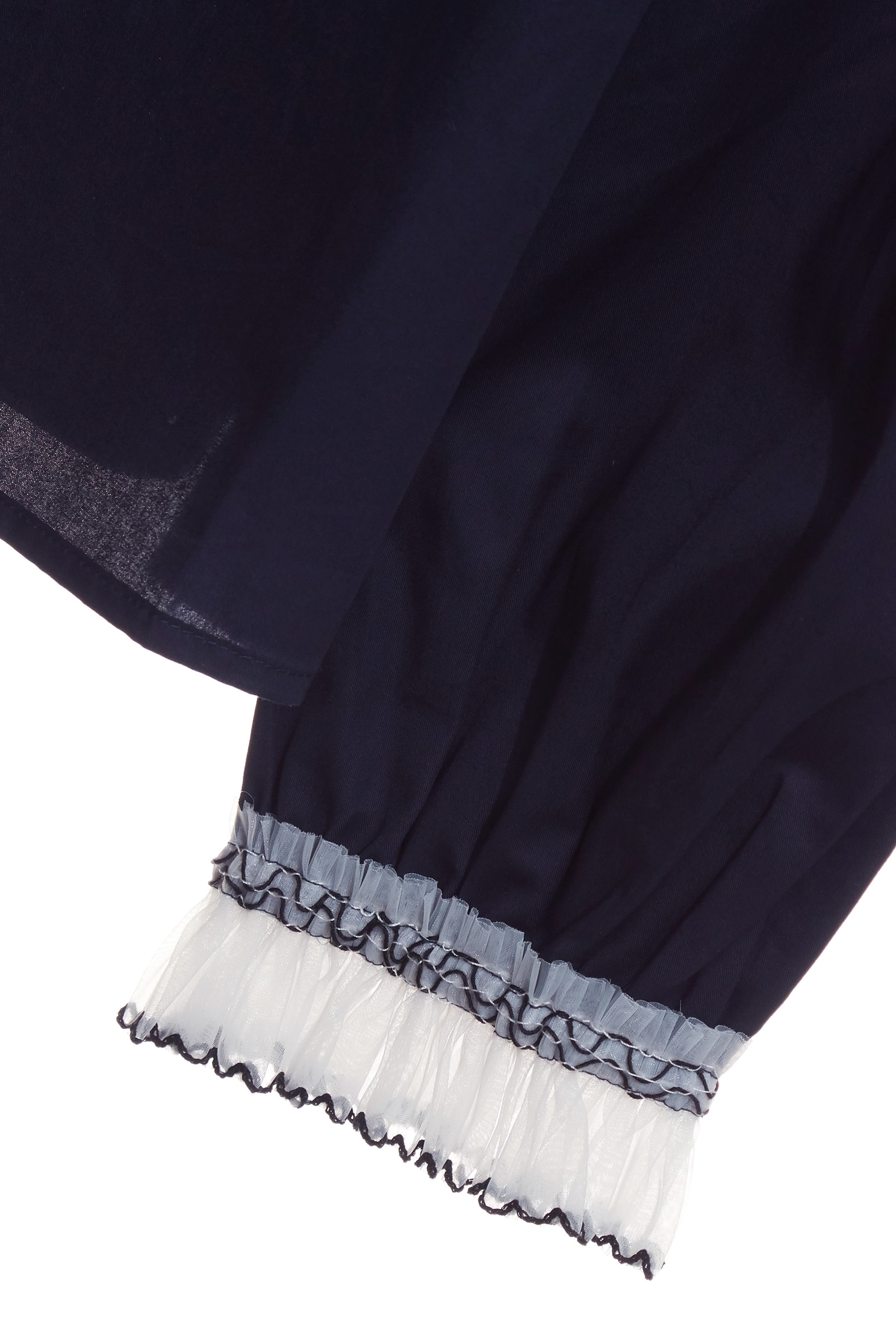 刺繡邊荷葉上衣刺繡邊荷葉上衣,上衣,人氣商品,刺繡,秋冬穿搭,荷葉,蝴蝶結