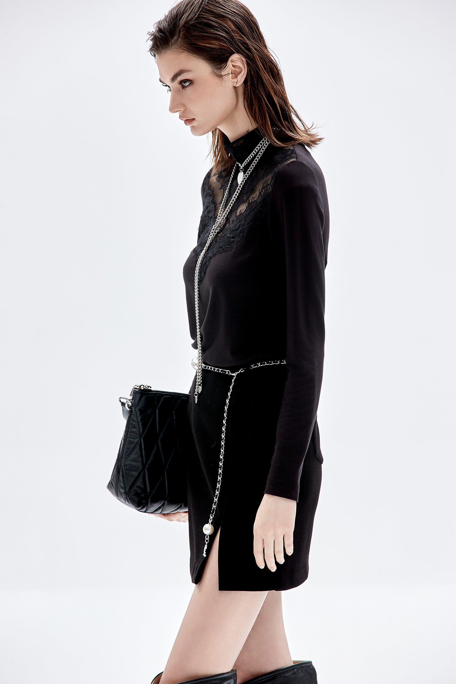 極致黑小高領蕾絲細節上衣極致黑小高領蕾絲細節上衣,上衣,秋冬穿搭,蕾絲,蕾絲上衣