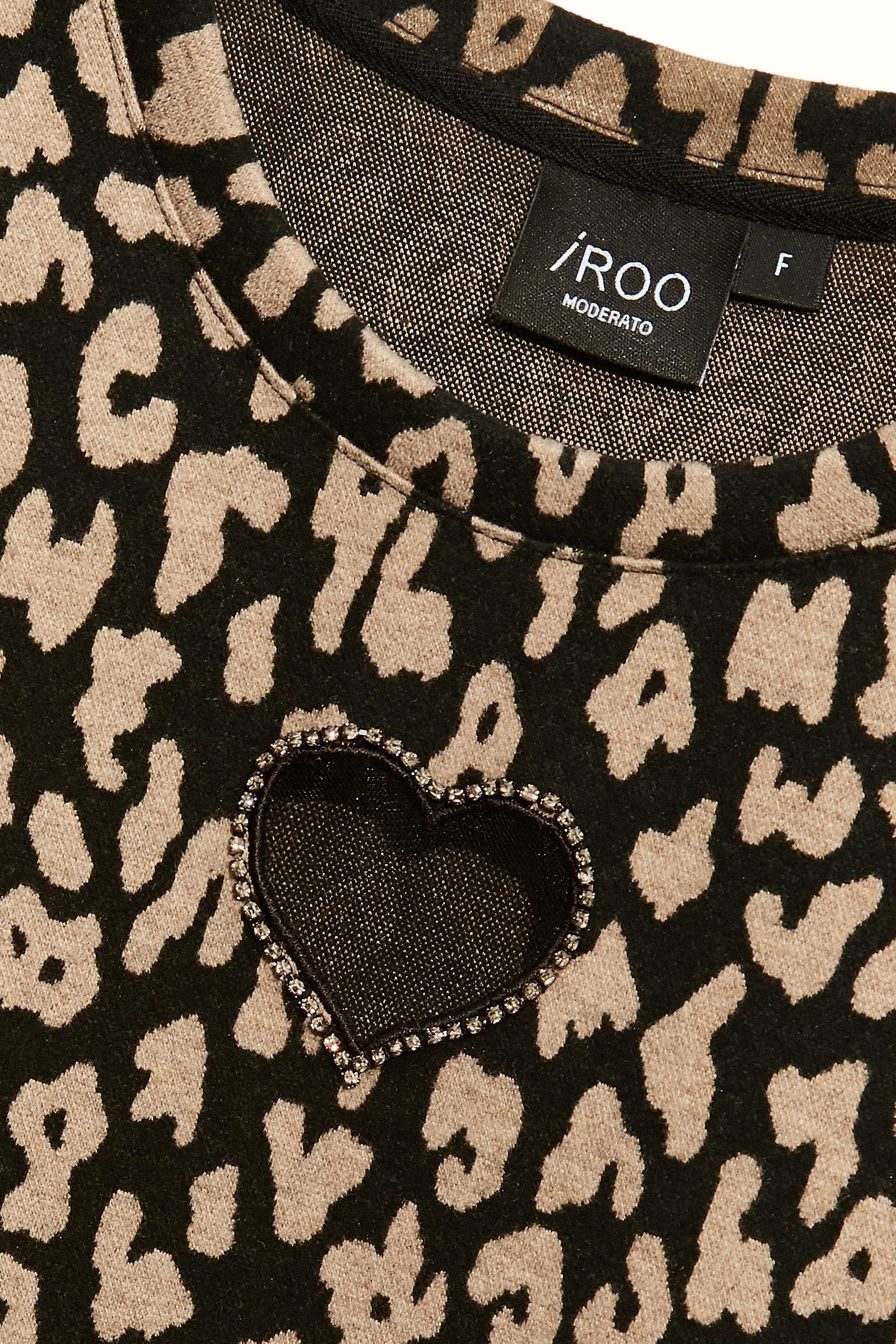 雌鹿色豹紋簍空愛心短袖上衣雌鹿色豹紋簍空愛心短袖上衣,上衣,秋冬穿搭