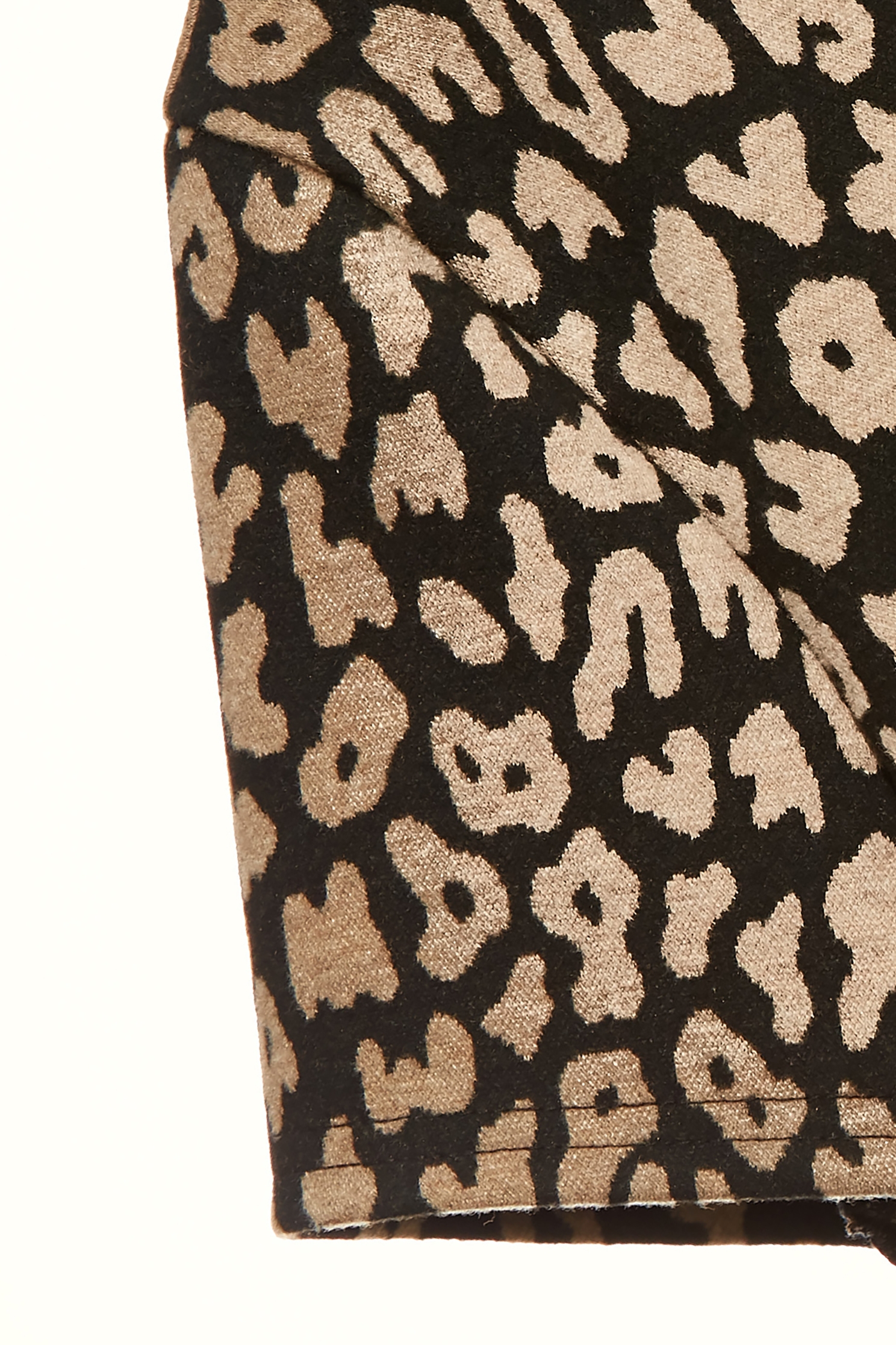 雌鹿色豹紋簍空愛心短袖上衣雌鹿色豹紋簍空愛心短袖上衣,上衣,秋冬穿搭