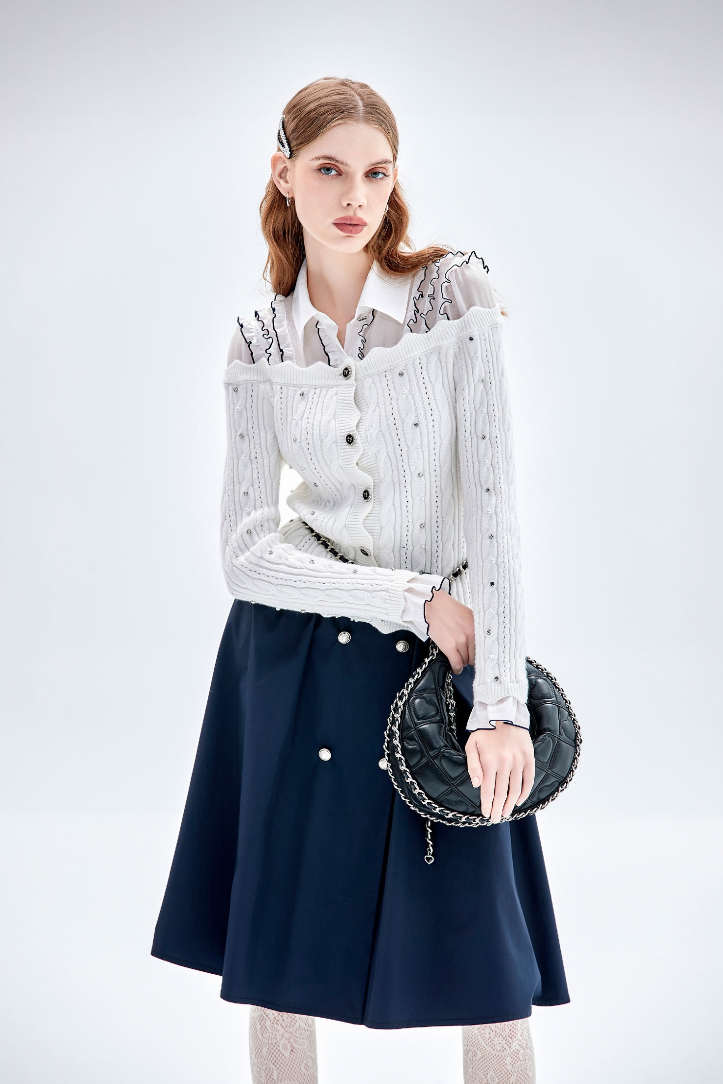 鑲色邊荷葉針織上衣鑲色邊荷葉針織上衣,上衣,人氣商品,珍珠,白色上衣,秋冬穿搭,荷葉,蝴蝶結,針織,針織衫