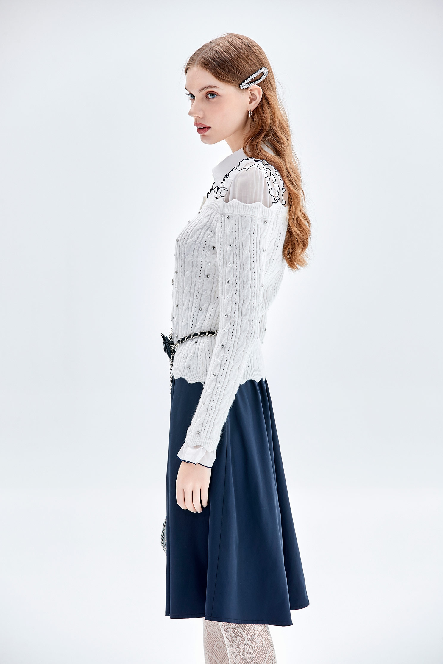 鑲色邊荷葉針織上衣鑲色邊荷葉針織上衣,上衣,人氣商品,珍珠,白色上衣,秋冬穿搭,荷葉,蝴蝶結,針織,針織衫