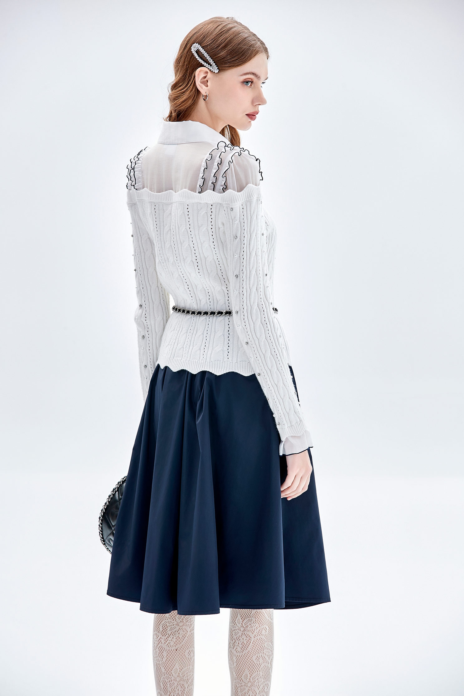 鑲色邊荷葉針織上衣鑲色邊荷葉針織上衣,上衣,人氣商品,珍珠,白色上衣,秋冬穿搭,荷葉,蝴蝶結,針織,針織衫