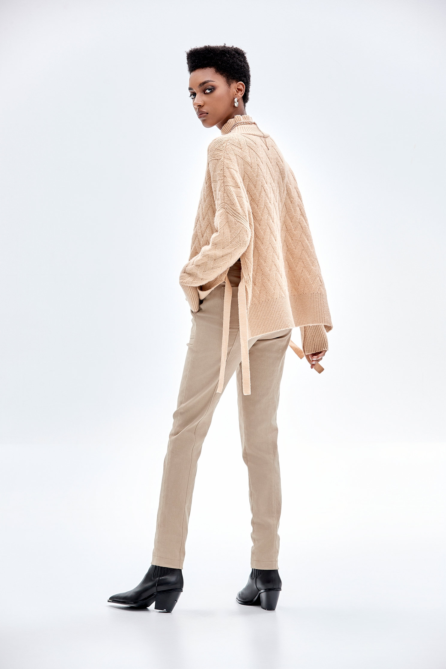 太妃糖色側綁帶針織上衣太妃糖色側綁帶針織上衣,上衣,條紋,秋冬穿搭,針織,針織衫