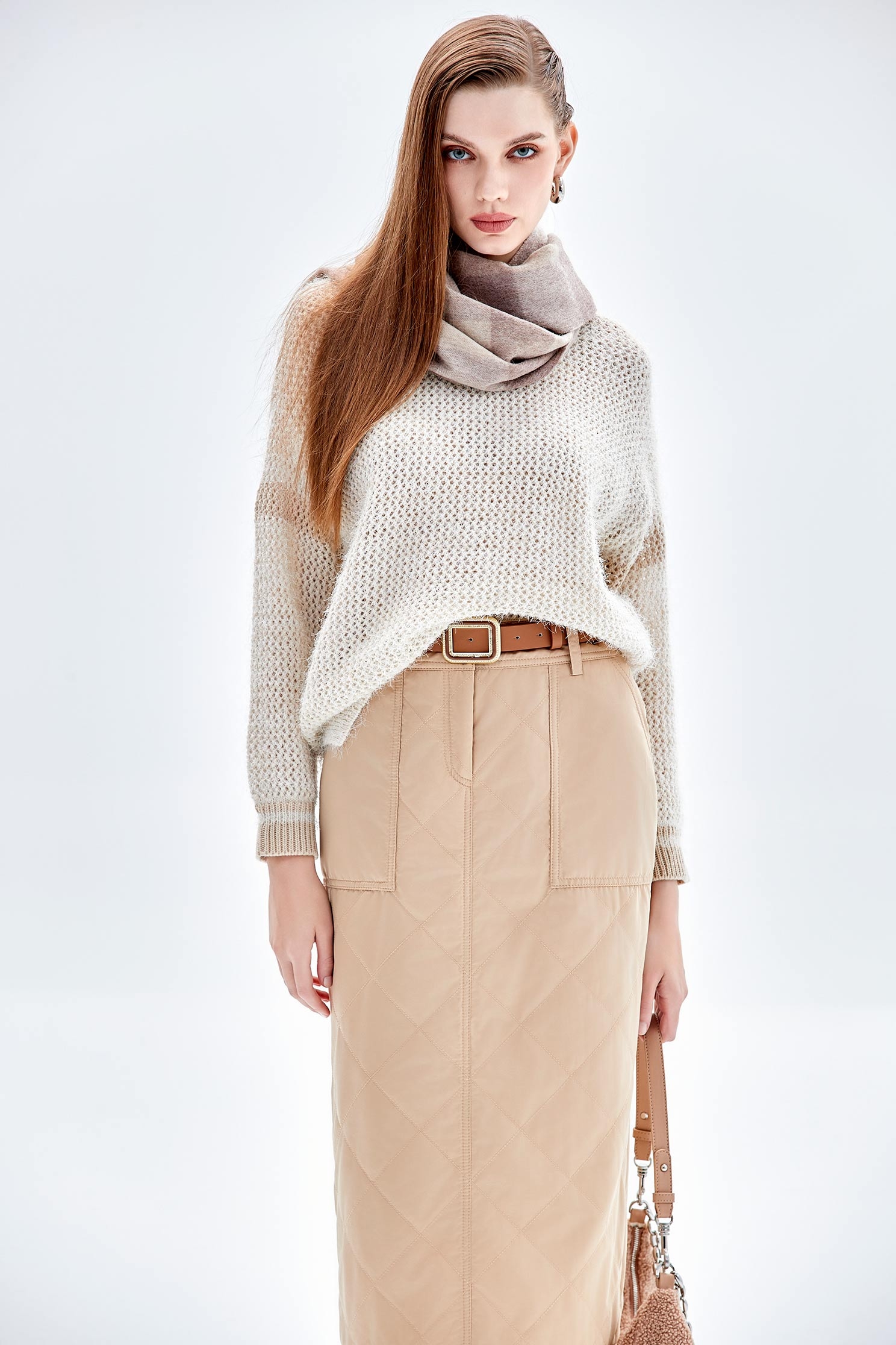 錫鉛灰色簍空洞針織上衣錫鉛灰色簍空洞針織上衣,上衣,秋冬穿搭,針織,針織衫