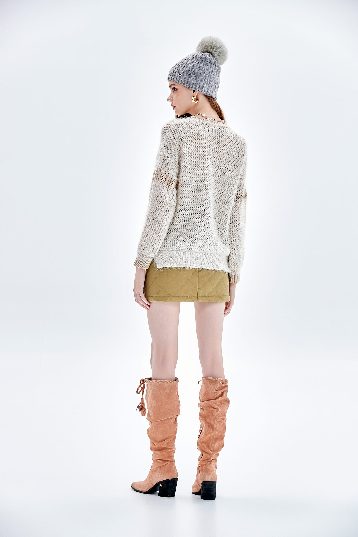 錫鉛灰色簍空洞針織上衣錫鉛灰色簍空洞針織上衣,上衣,秋冬穿搭,針織,針織衫