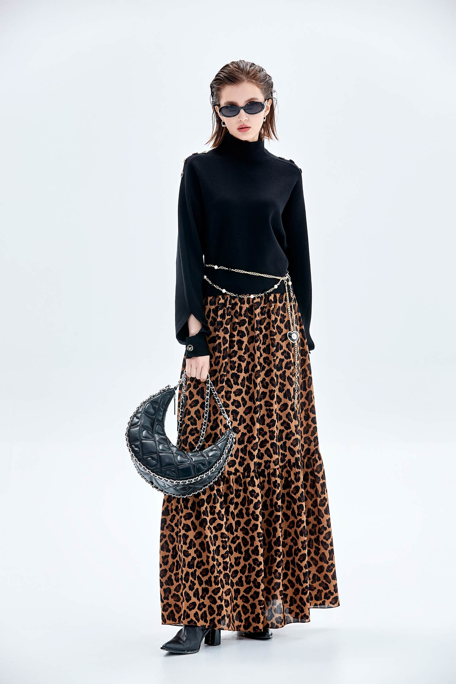 極致黑高領釦飾針織上衣極致黑高領釦飾針織上衣,上衣,人氣商品,秋冬穿搭,針織,針織衫,黑色上衣